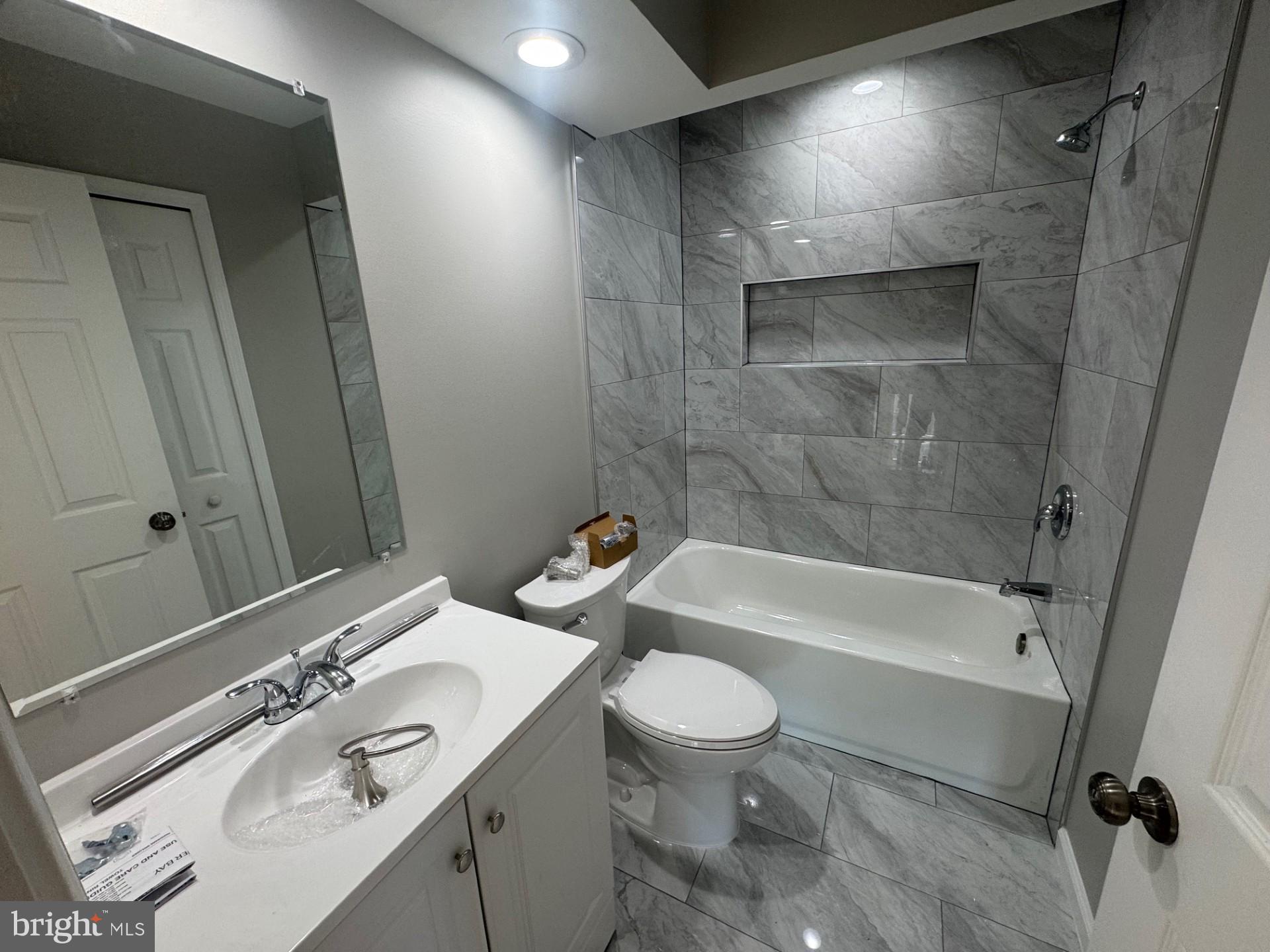 ROLLING BROOK - Residential Lease