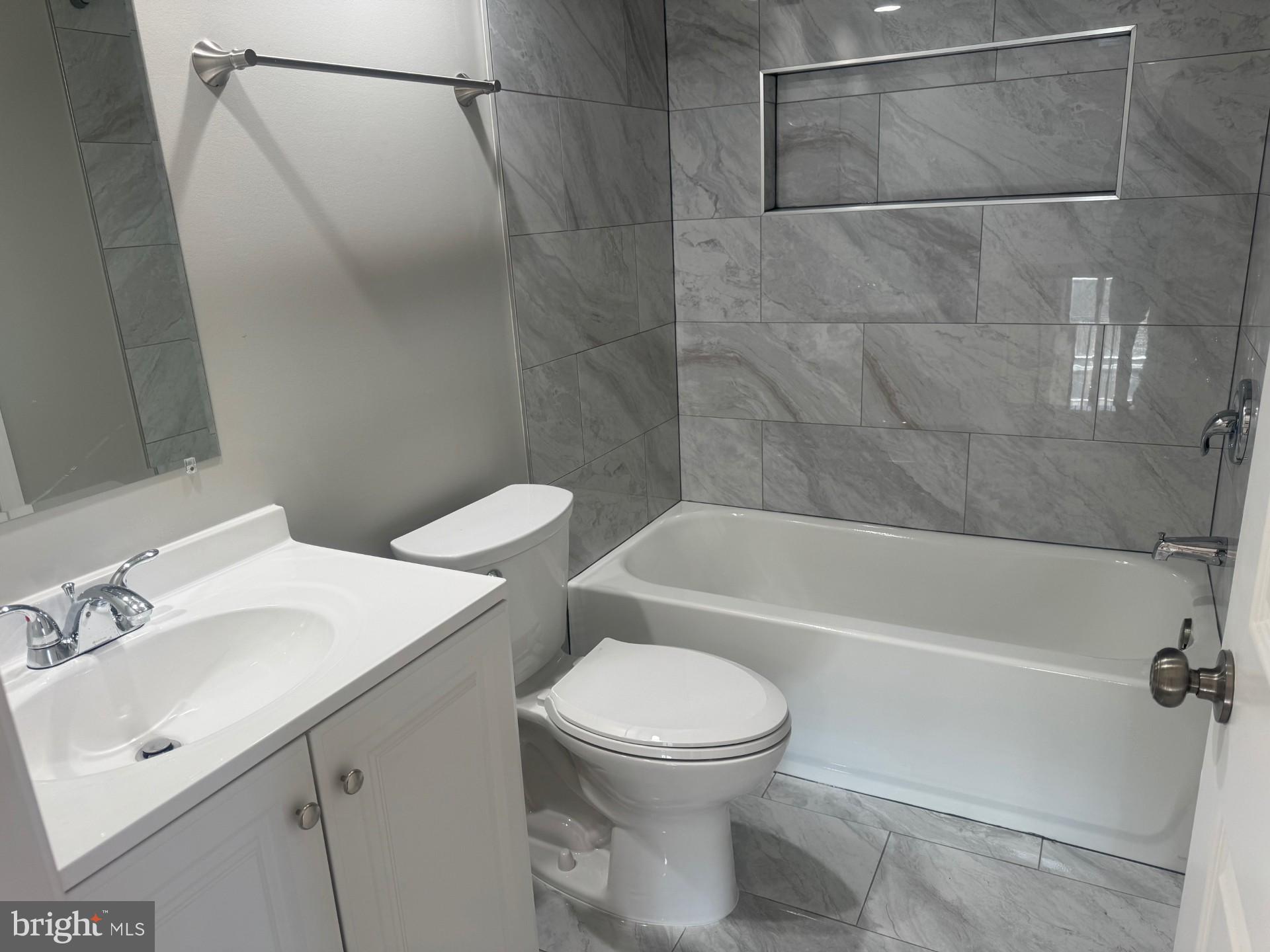 ROLLING BROOK - Residential Lease