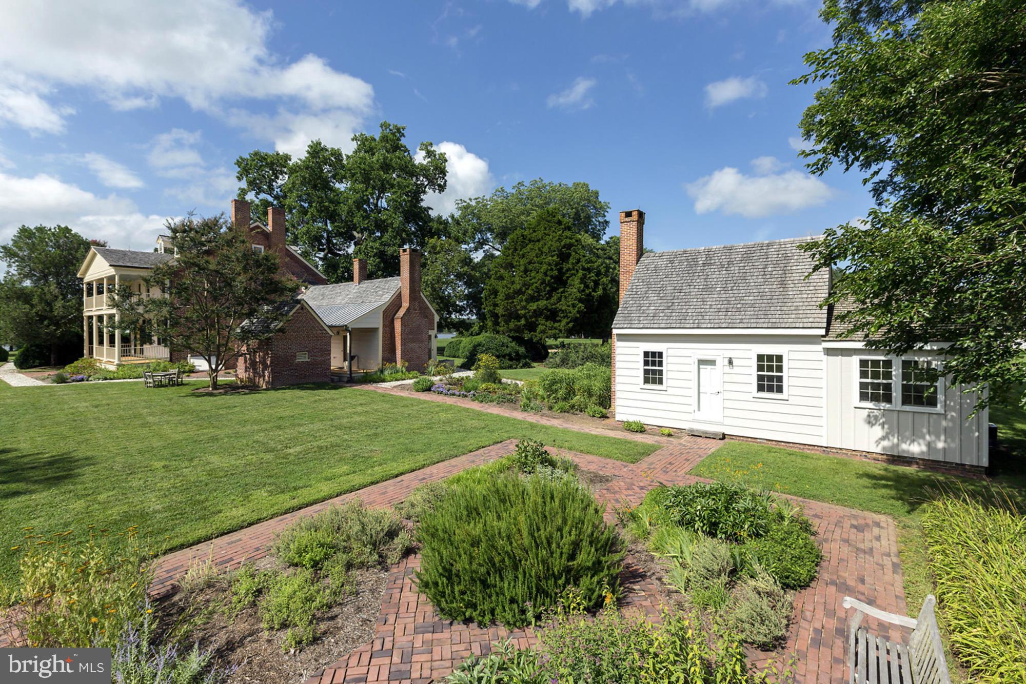 CROSS MANOR - Residential