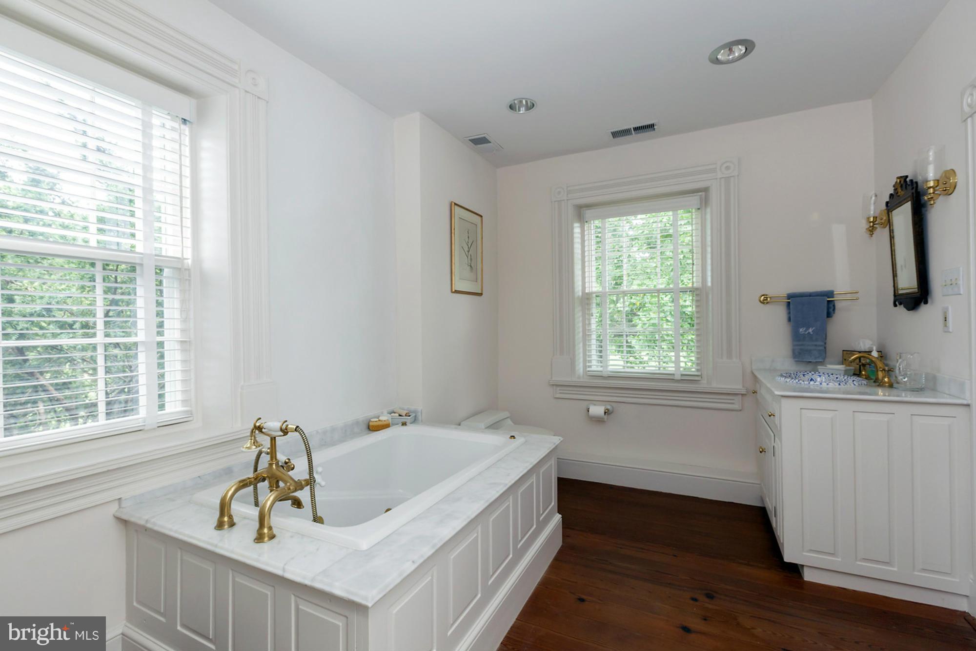 CROSS MANOR - Residential