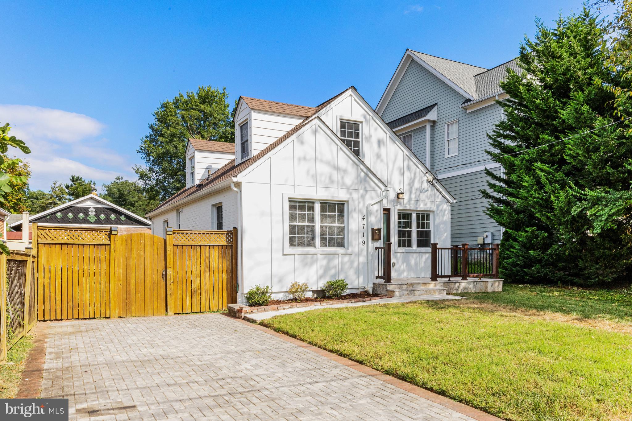 LYONHURST - Residential