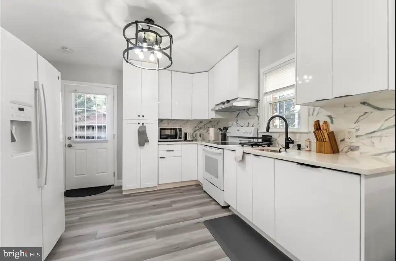 LYONHURST - Residential