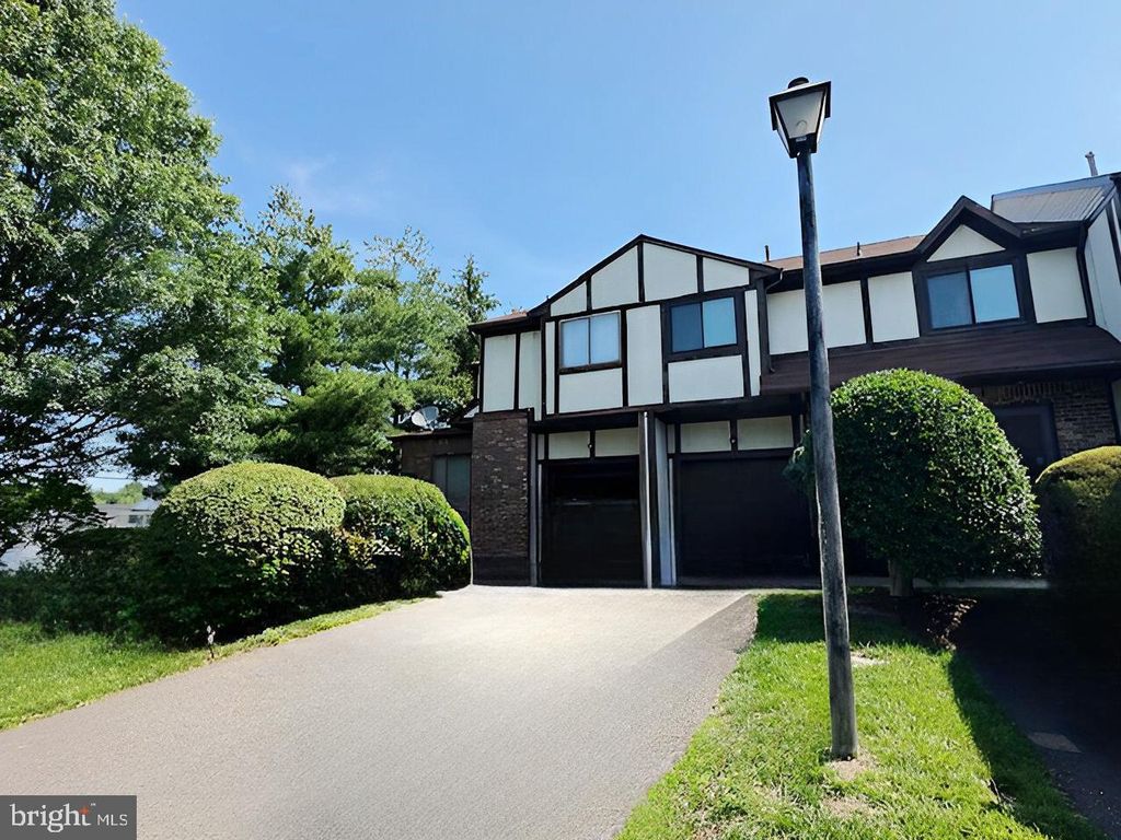 Photo of 2 Devonshire Ct, TRENTON, NJ 08628 (MLS # NJME2066996)