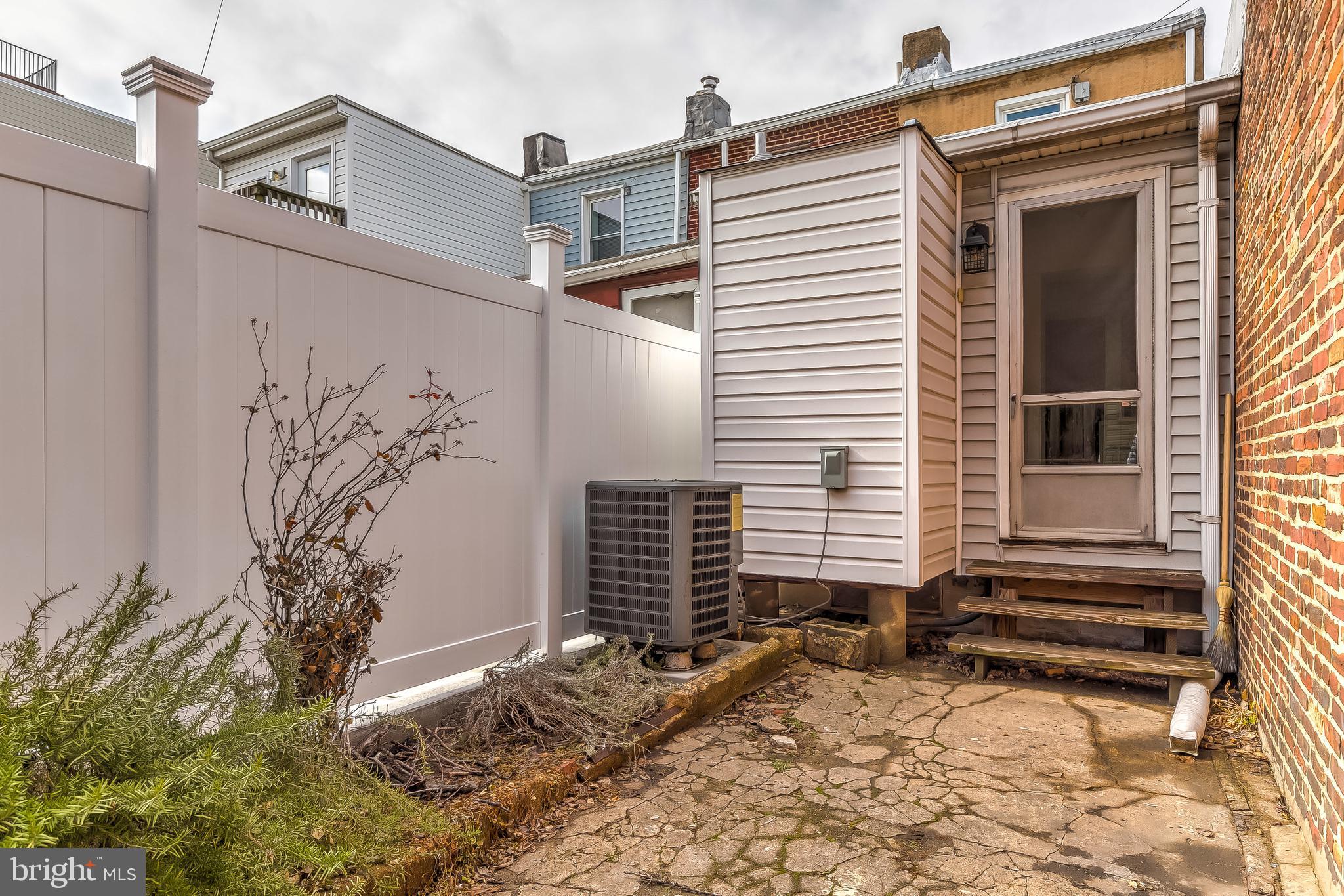 LOCUST POINT - Residential