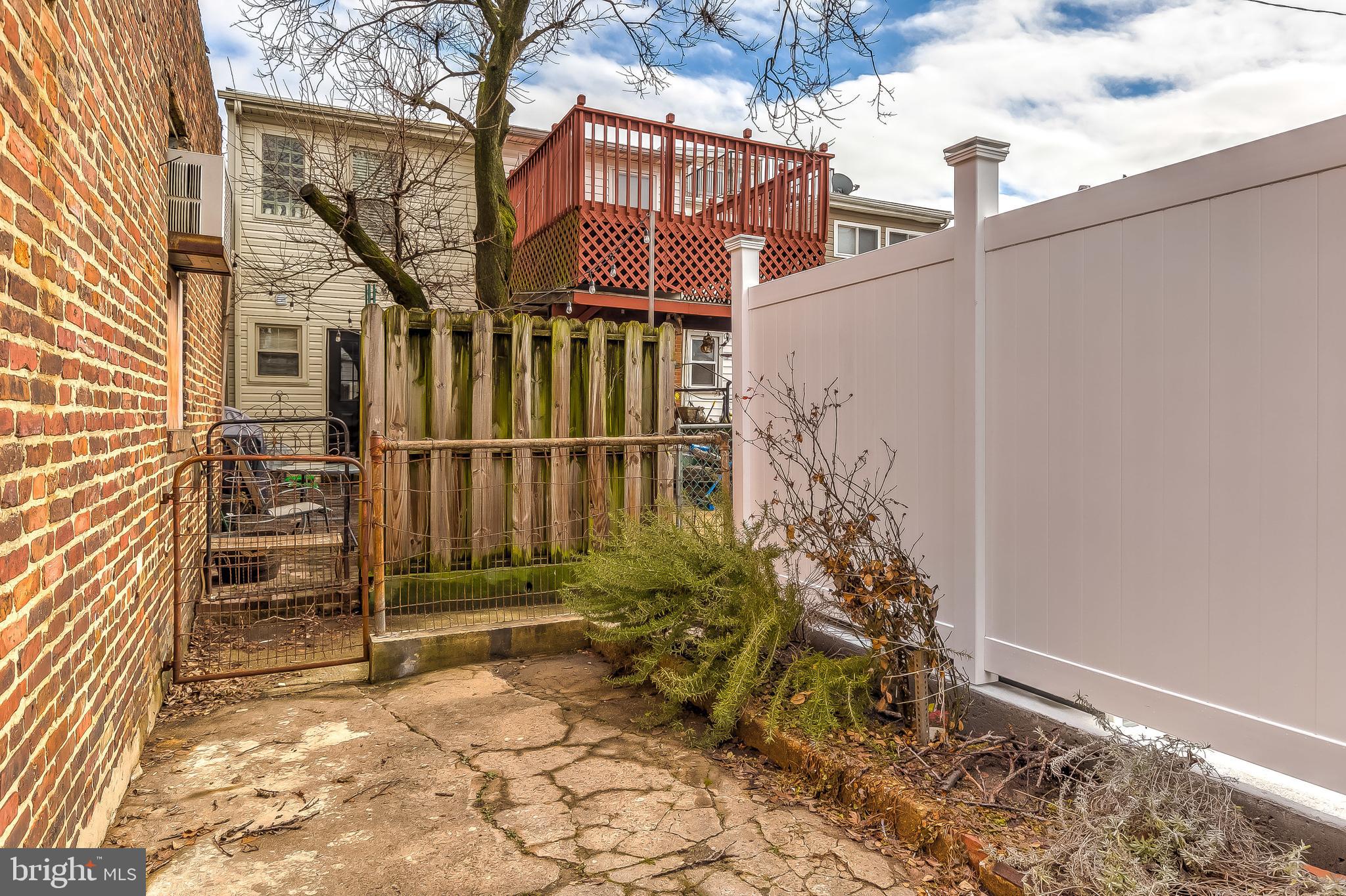 LOCUST POINT - Residential