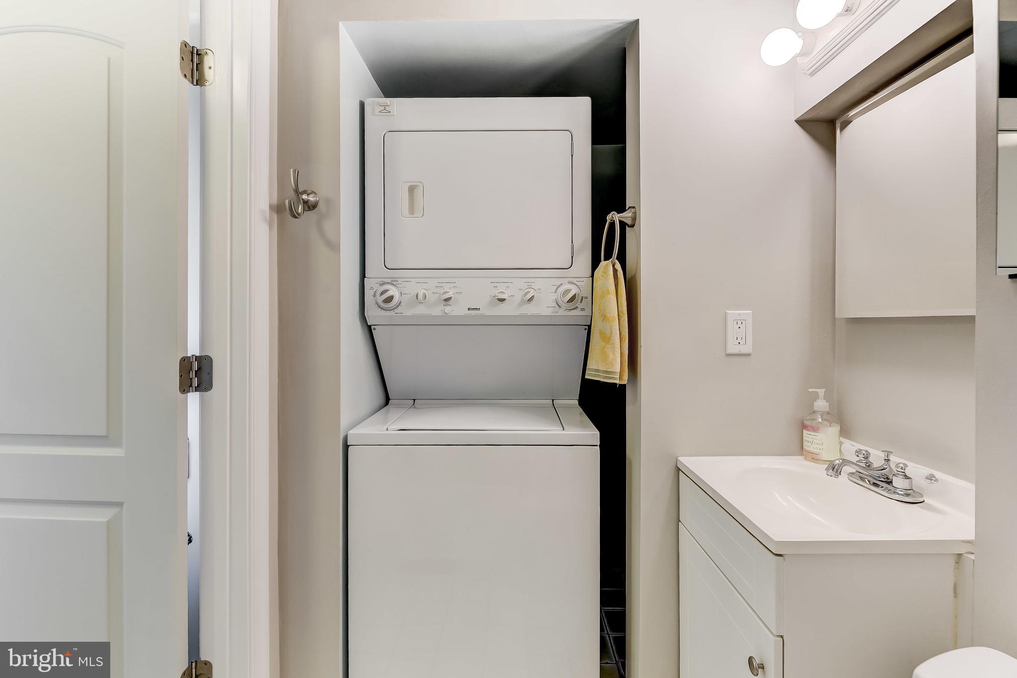 LOCUST POINT - Residential