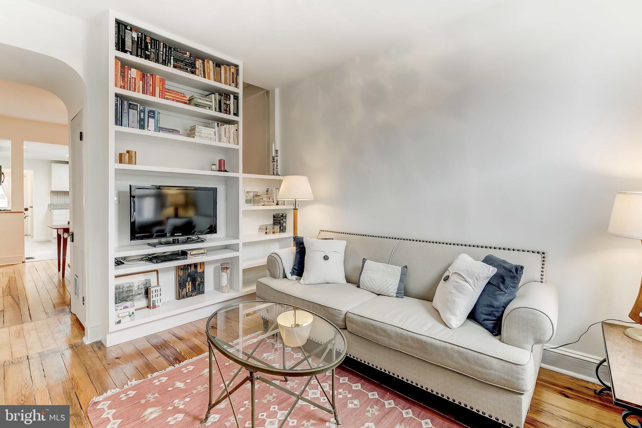 LOCUST POINT - Residential