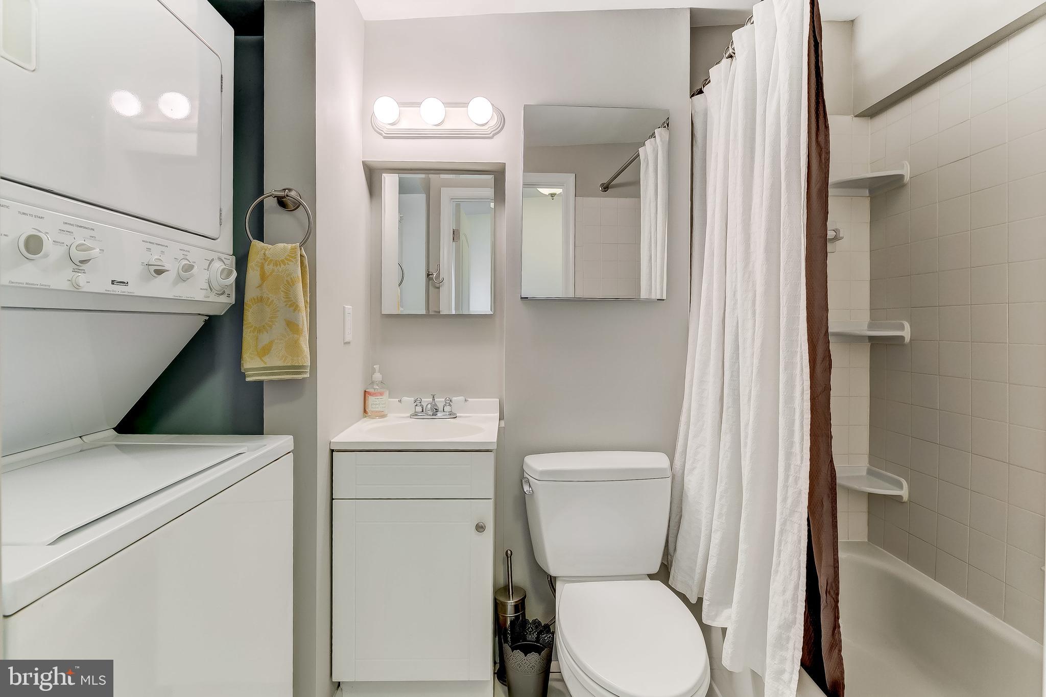 LOCUST POINT - Residential