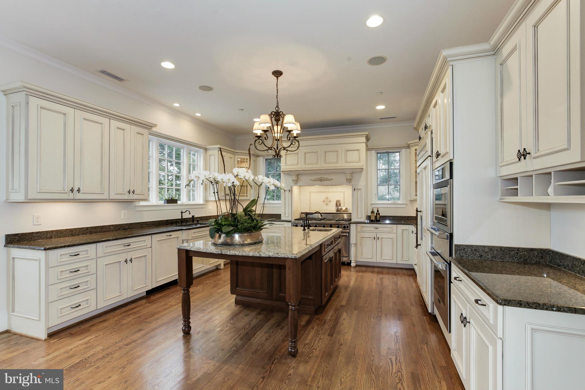 GREENWICH FOREST - Residential