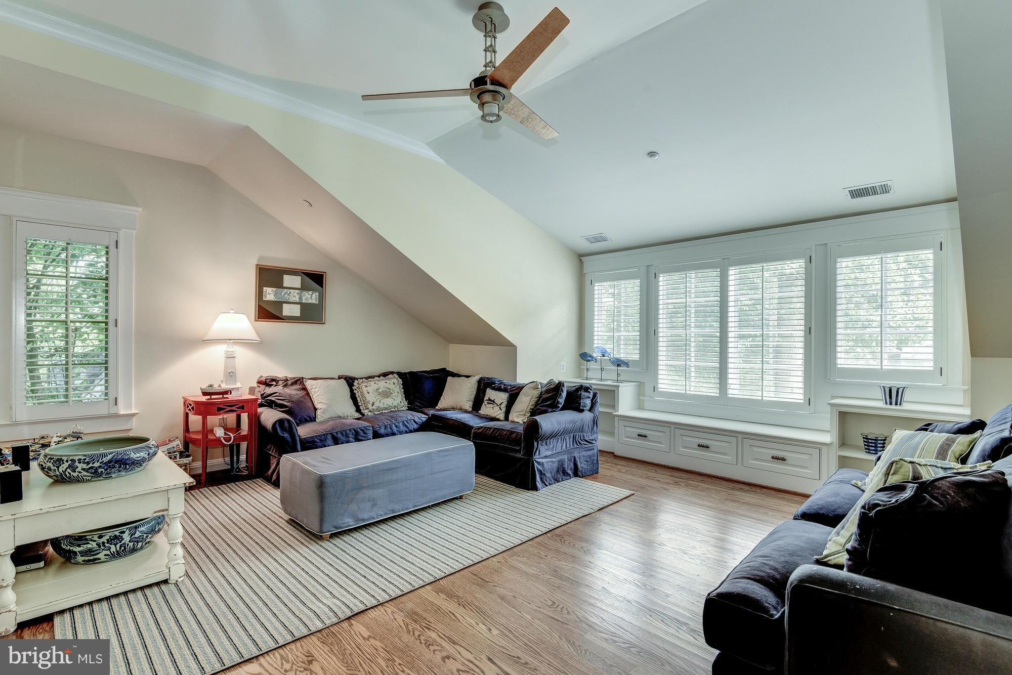 GREENWICH FOREST - Residential