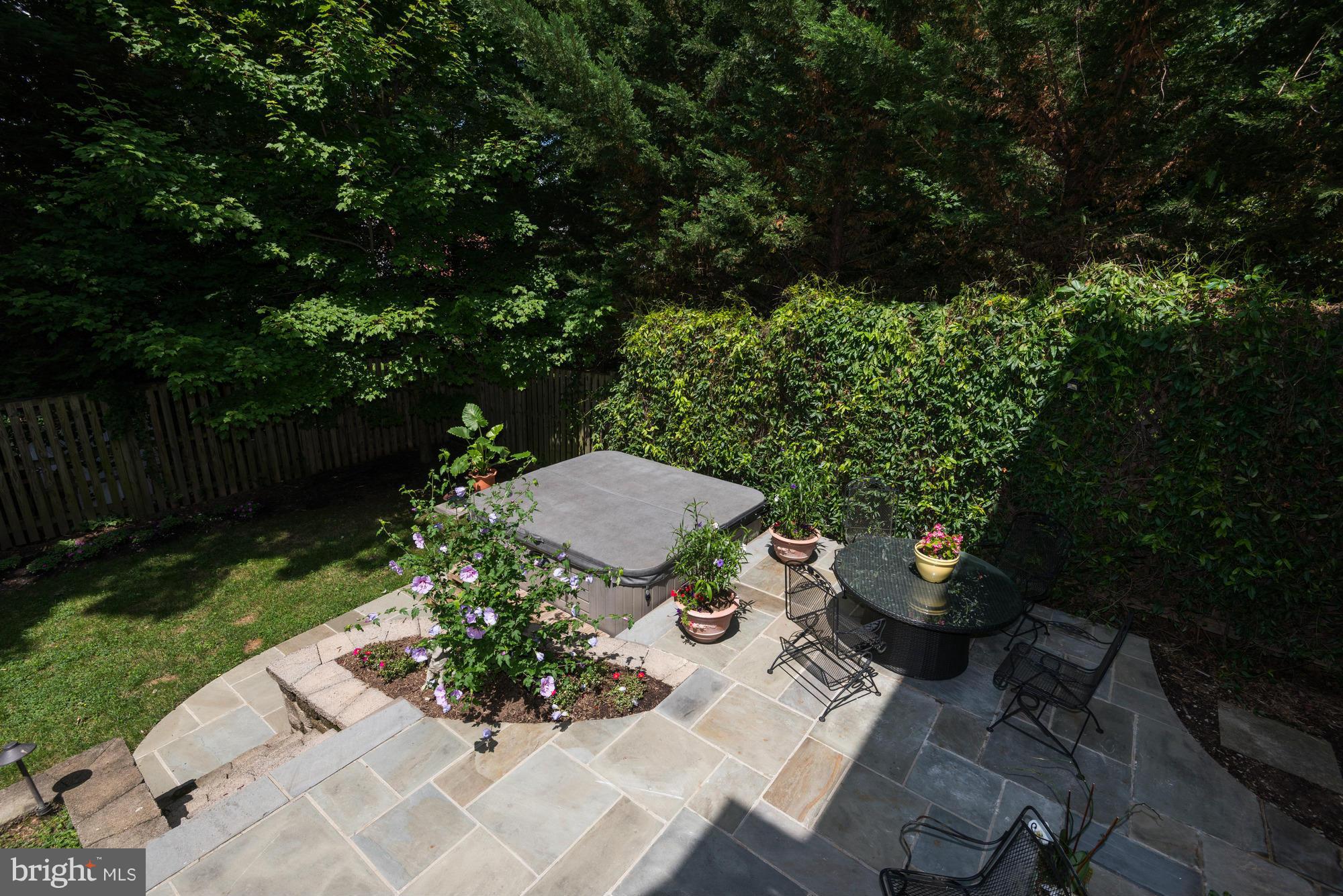 GREENWICH FOREST - Residential