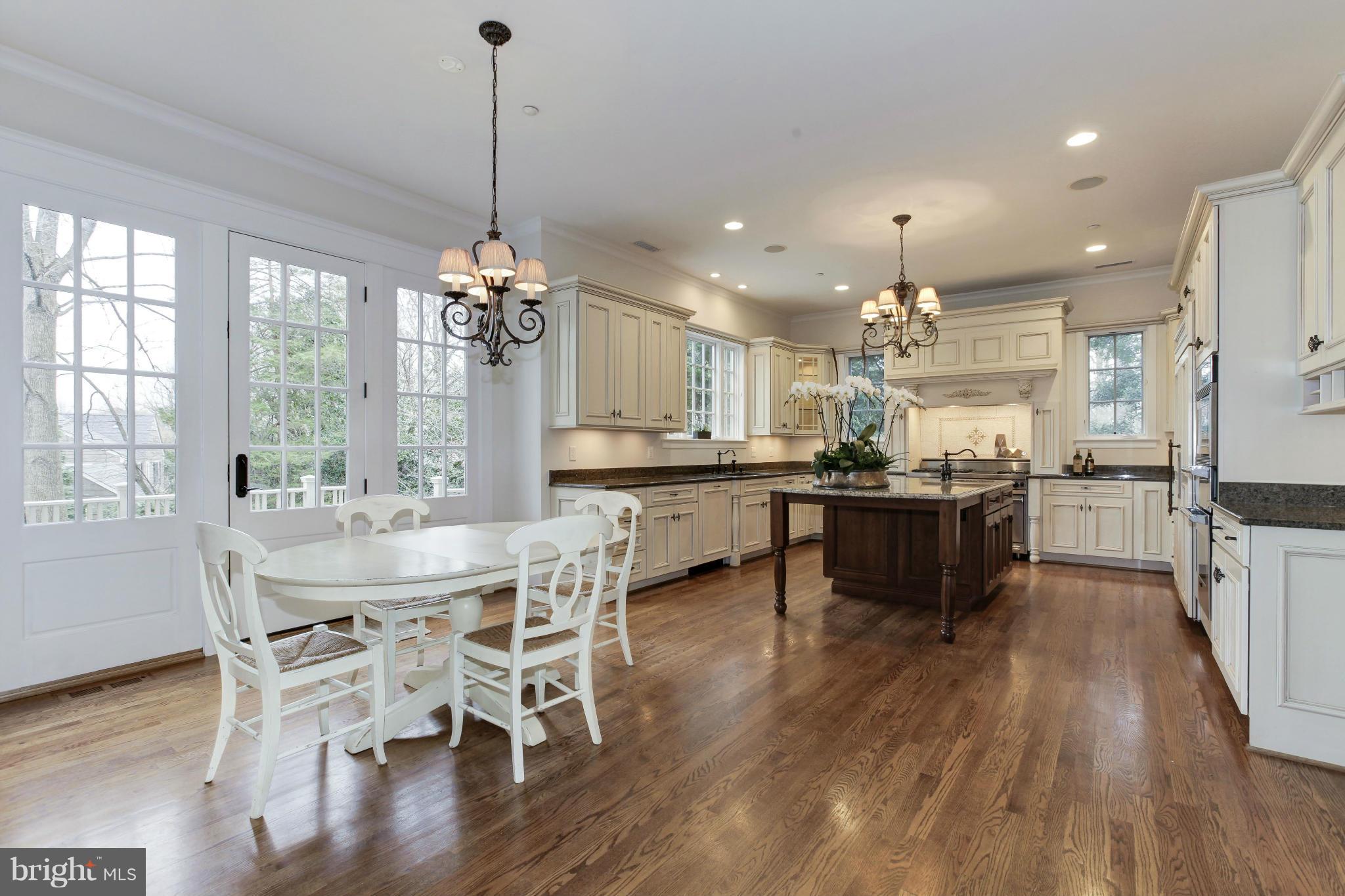 GREENWICH FOREST - Residential