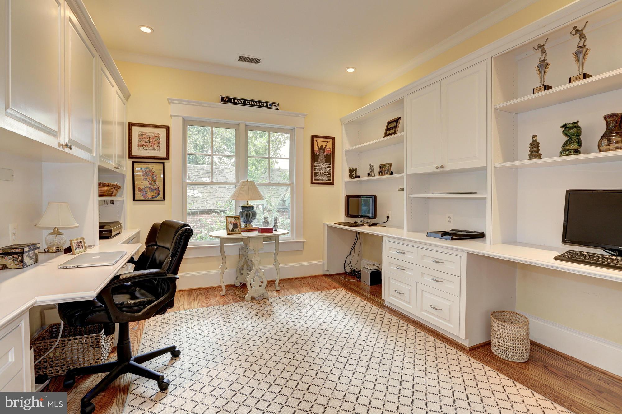 GREENWICH FOREST - Residential