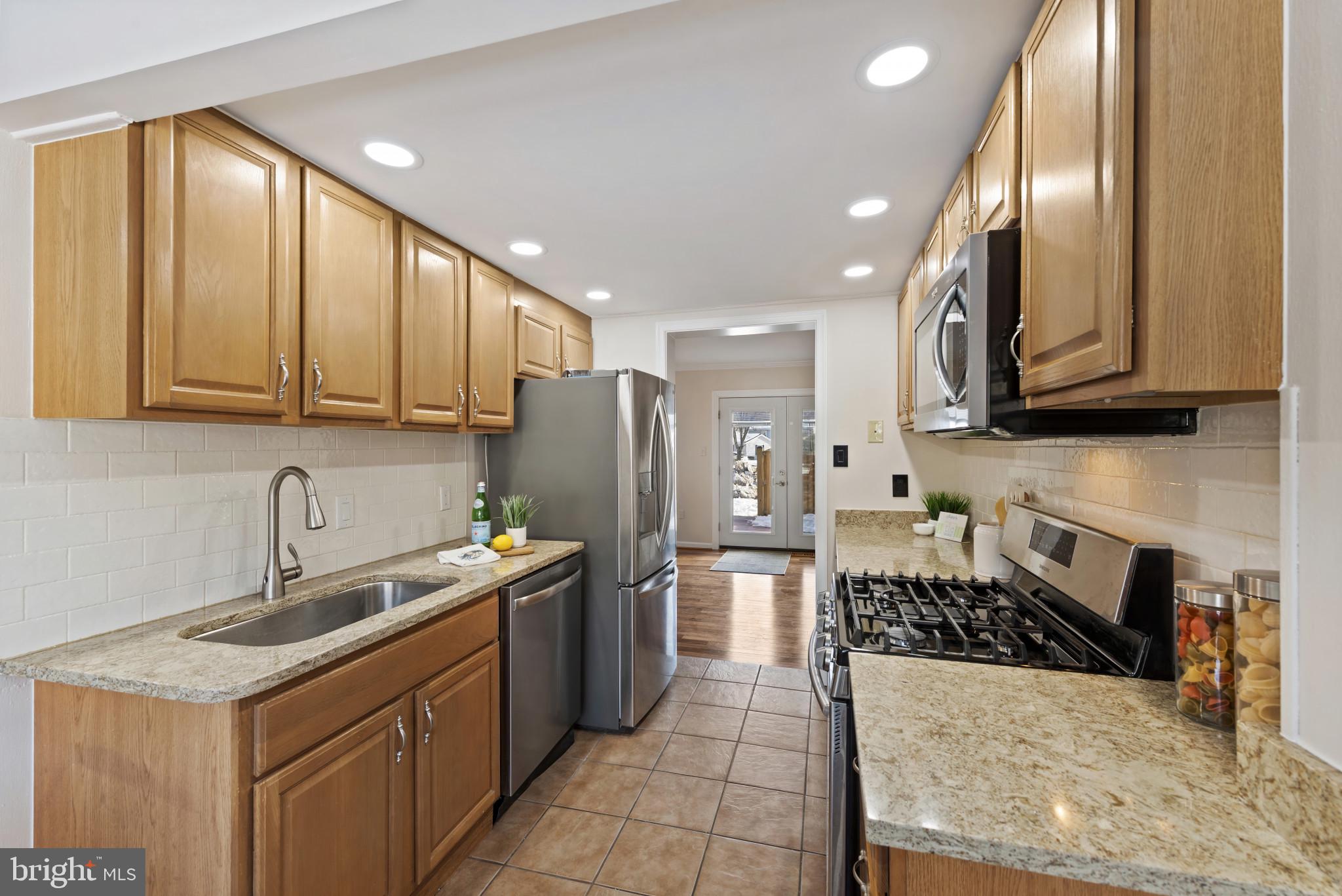 CROFTON MEADOWS - Residential