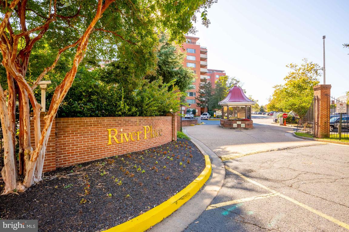 RIVER PLACE - Residential