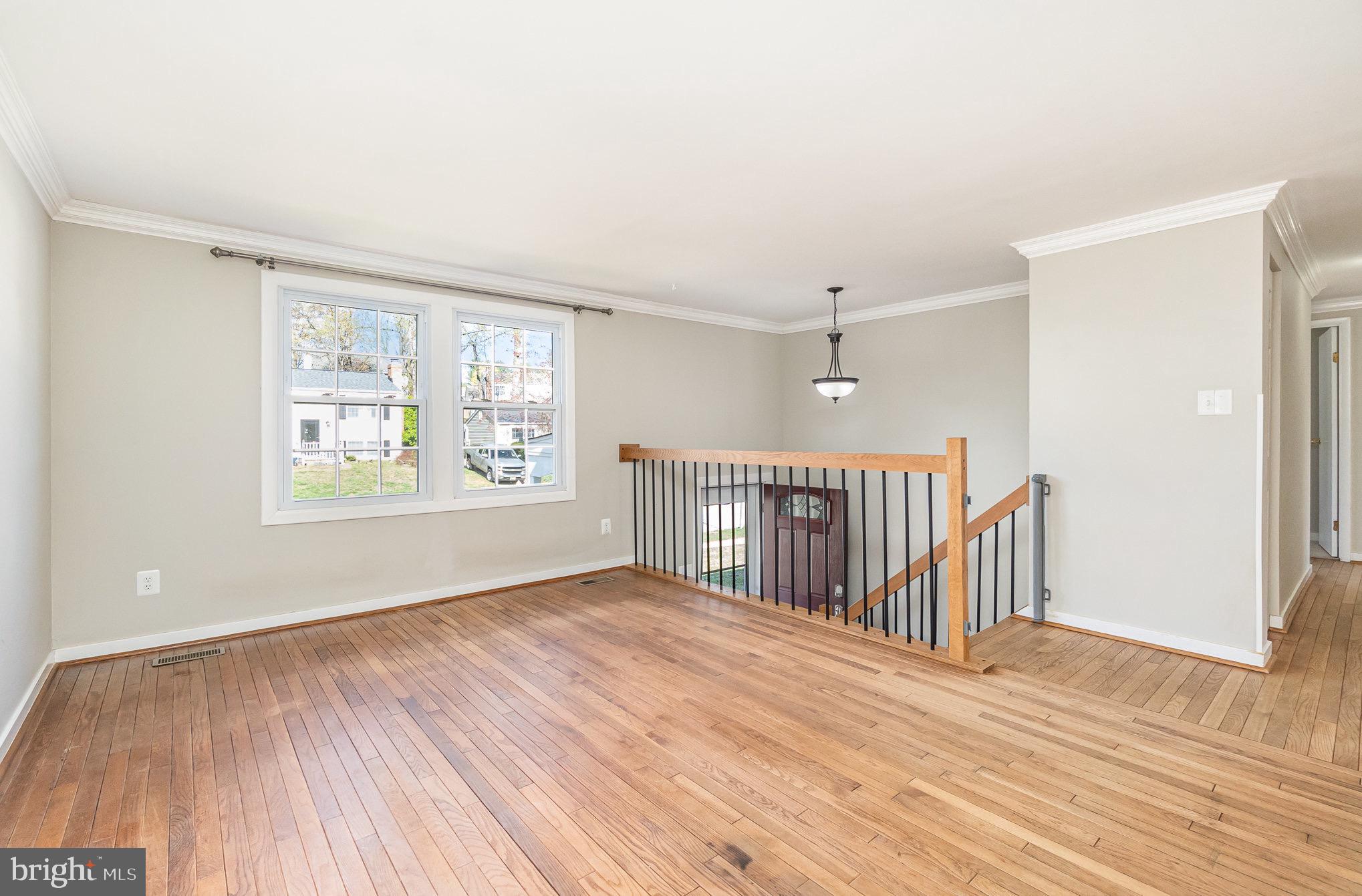 318 BRIGHT OAKS DRIVE