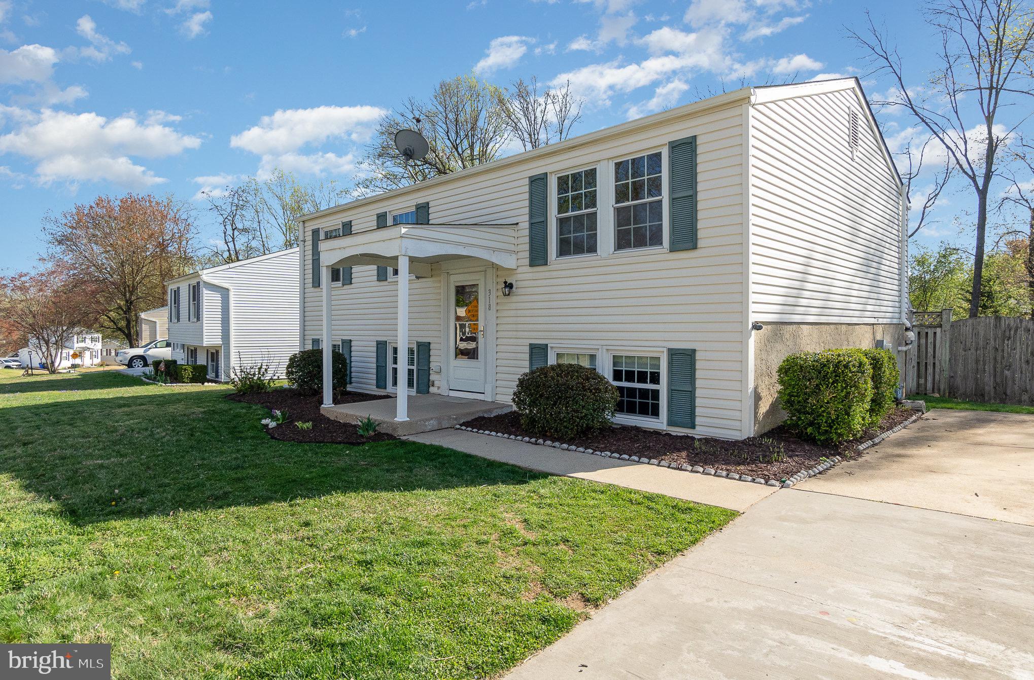 318 BRIGHT OAKS DRIVE
