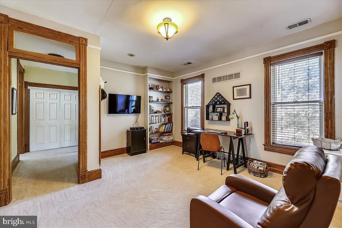 DUNN LORING - Residential