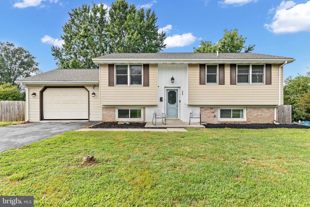 Photo of 111 Oxford Drive, LITITZ, PA 17543 (MLS # PALA2073300)