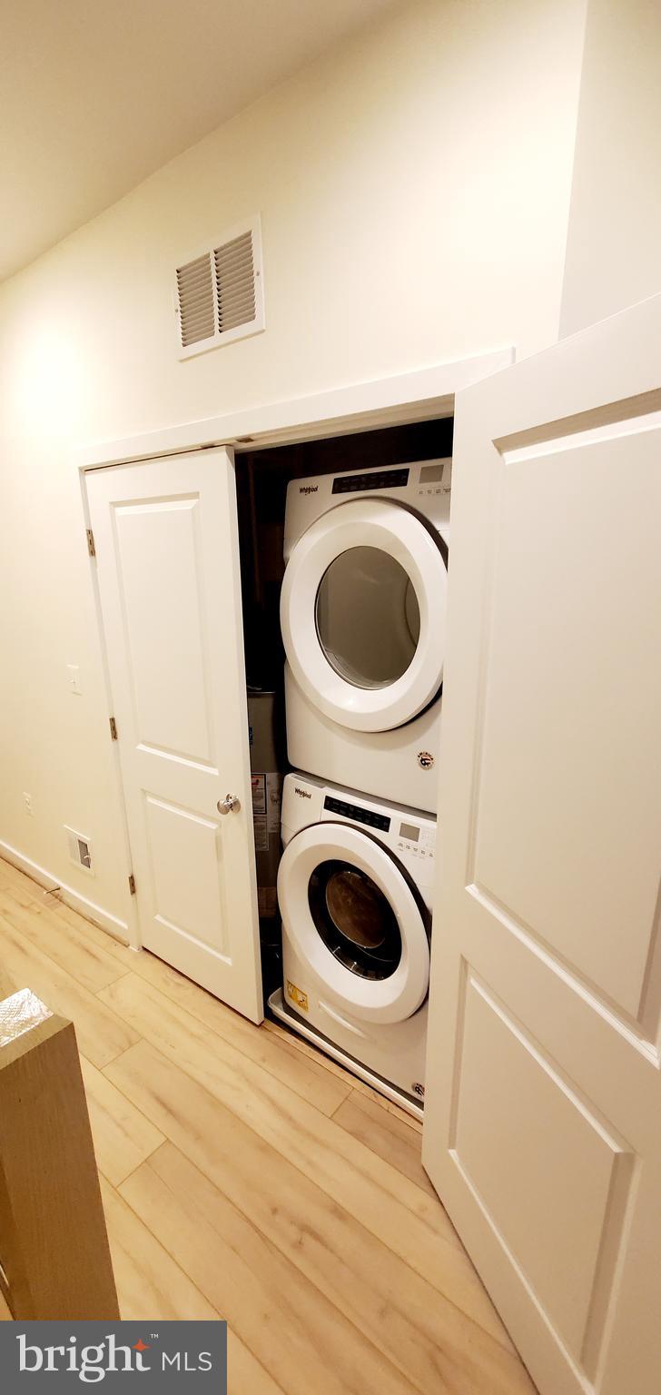 CHAPMAN ROW AT TWINBROOK METRO - Residential Lease