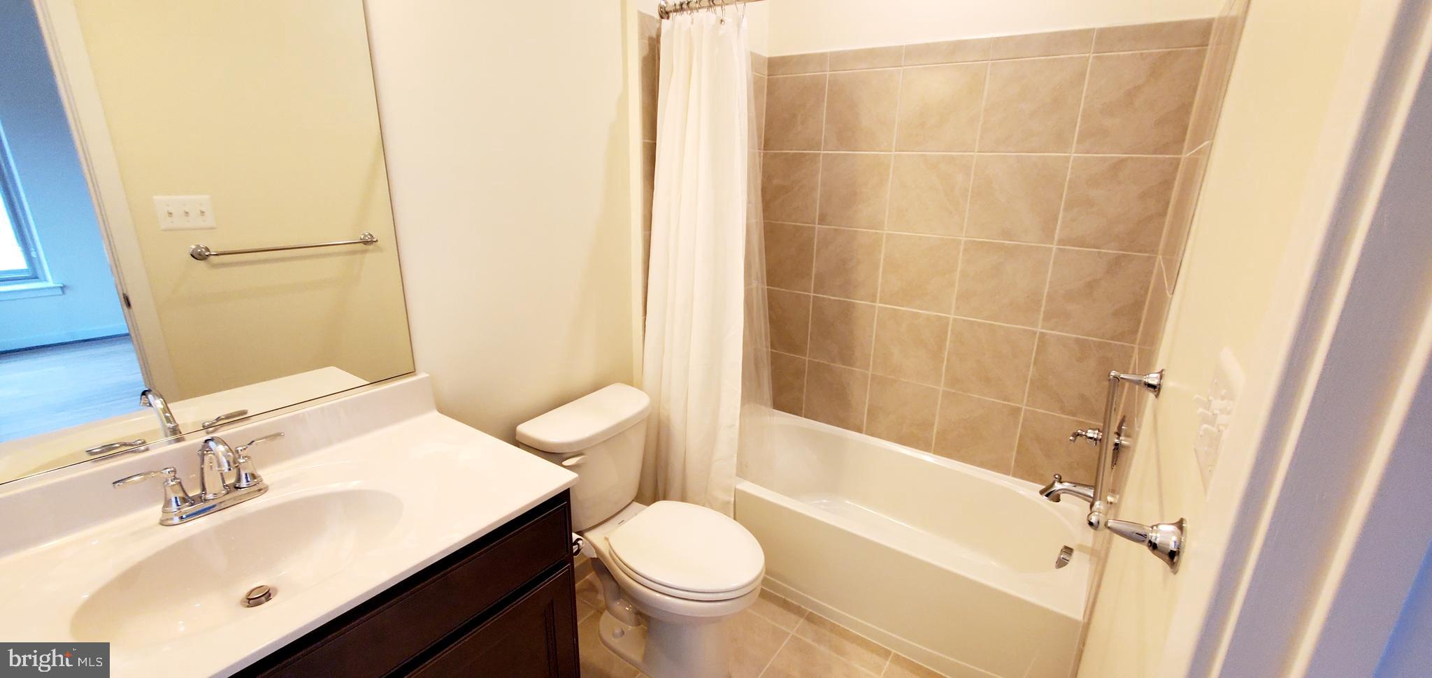 CHAPMAN ROW AT TWINBROOK METRO - Residential Lease