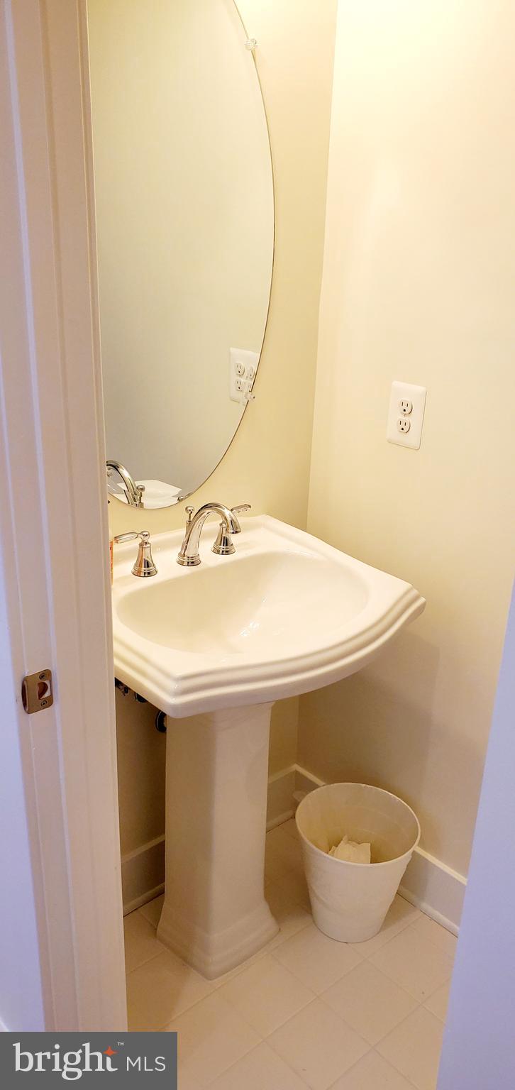 CHAPMAN ROW AT TWINBROOK METRO - Residential Lease