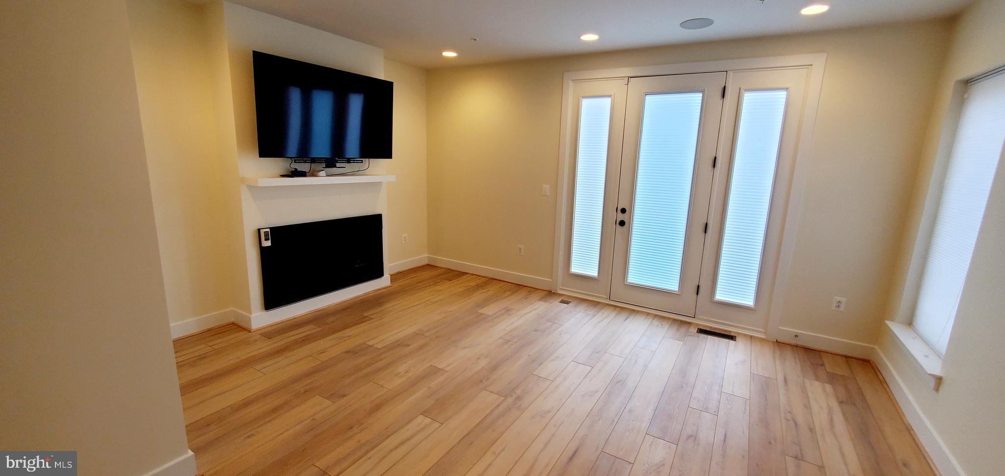 CHAPMAN ROW AT TWINBROOK METRO - Residential Lease