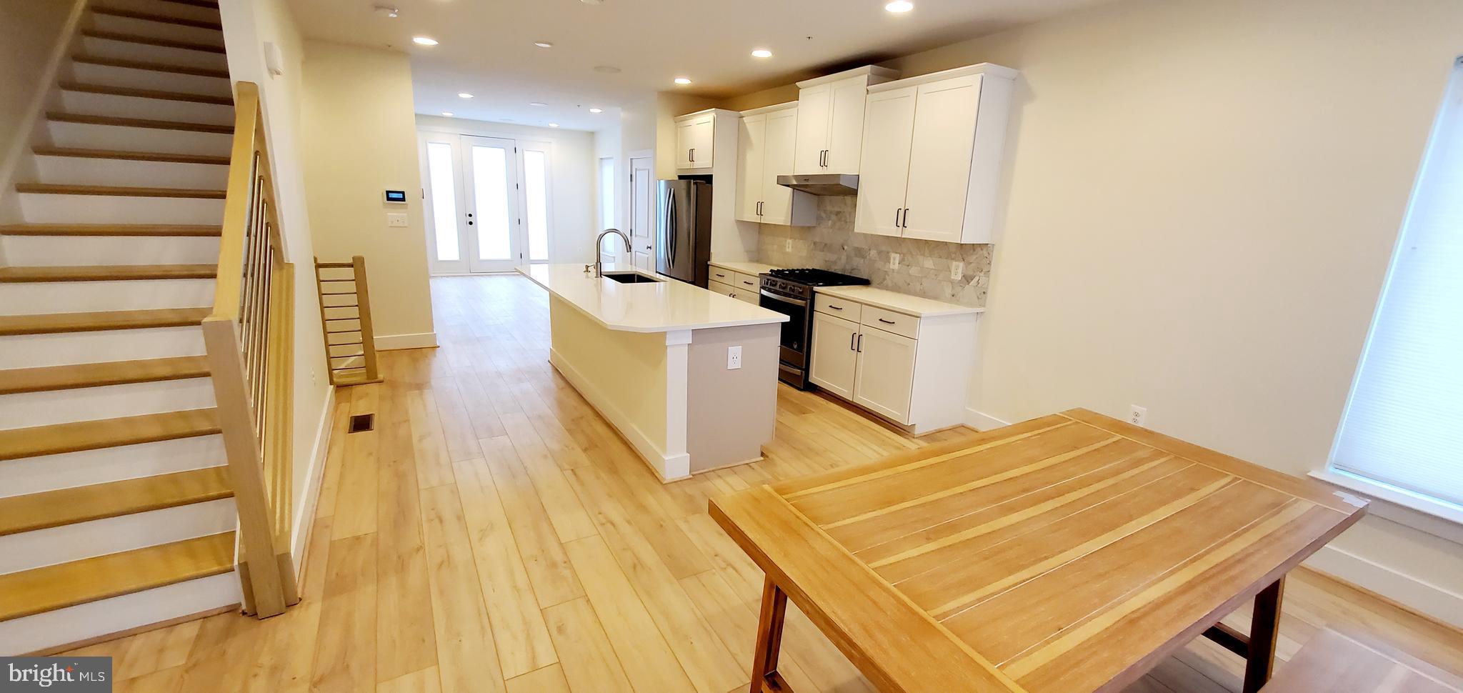 CHAPMAN ROW AT TWINBROOK METRO - Residential Lease