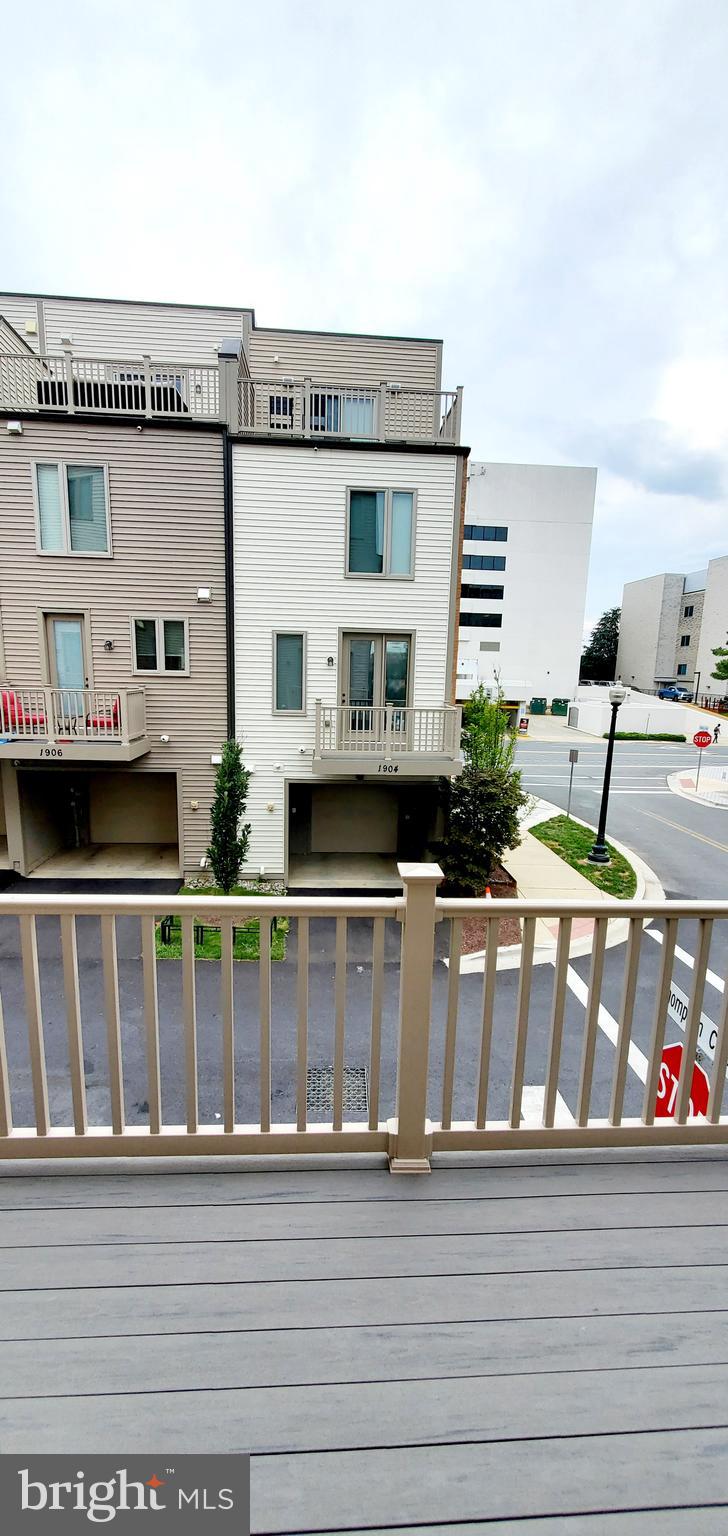 CHAPMAN ROW AT TWINBROOK METRO - Residential Lease