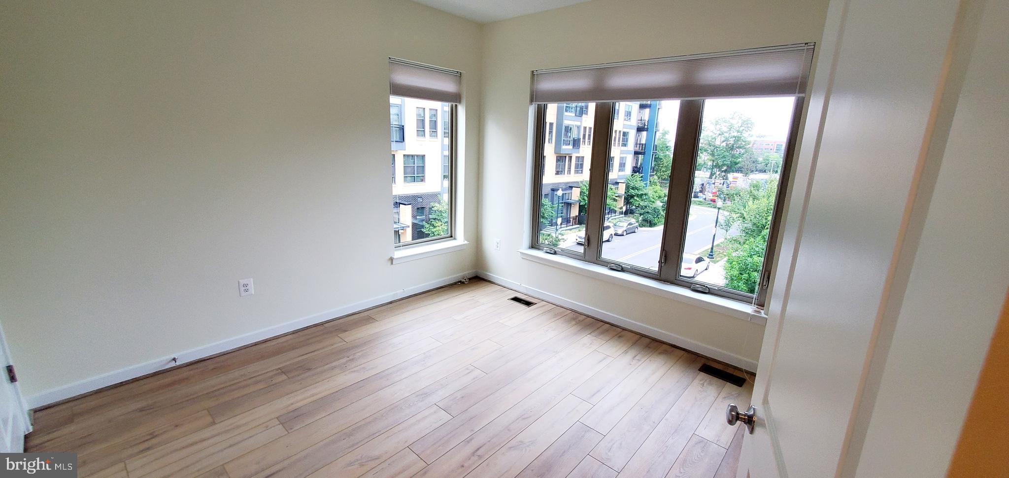 CHAPMAN ROW AT TWINBROOK METRO - Residential Lease