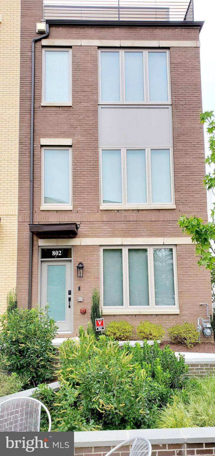 CHAPMAN ROW AT TWINBROOK METRO - Residential Lease