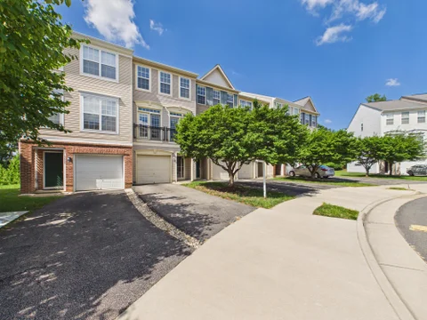 15653 John Diskin Circle, Woodbridge, VA MLS: VAPW2126928