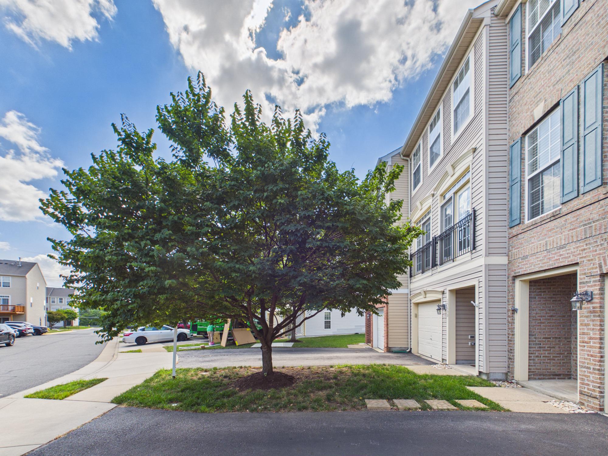 15653 JOHN DISKIN CIRCLE