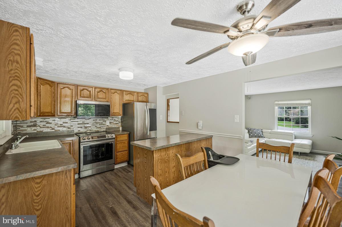2300 VALLEY OAK COURT