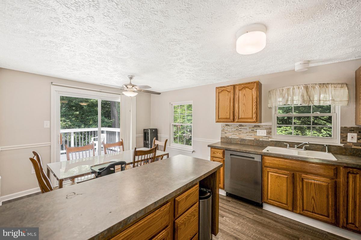 2300 VALLEY OAK COURT