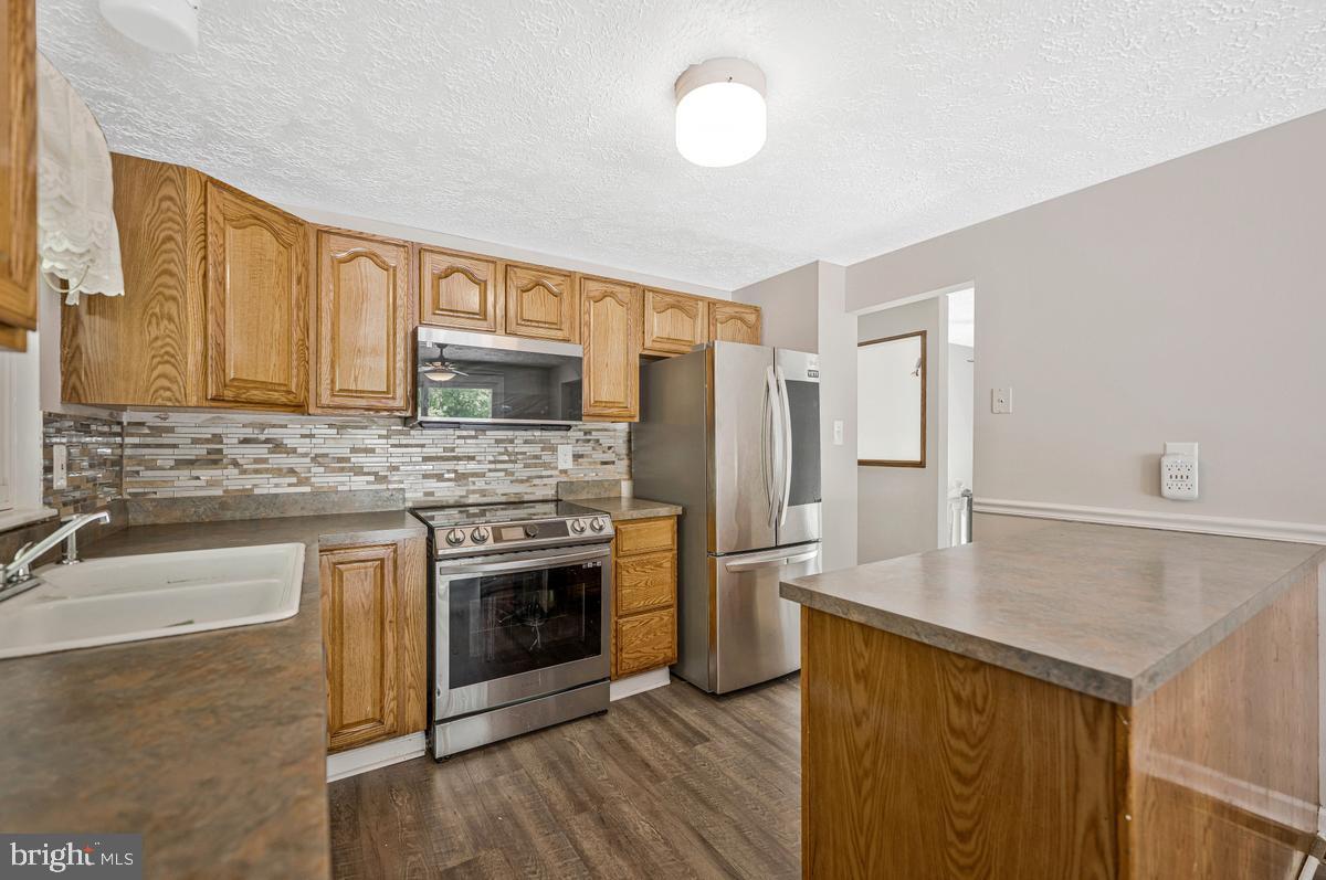 2300 VALLEY OAK COURT