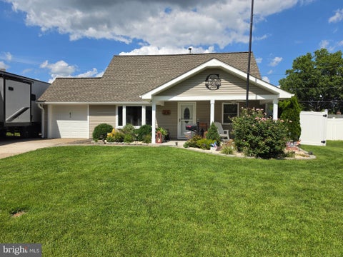 Homes For Sale - 61 Begonia Lane<br/> LEVITTOWN, PA 19054