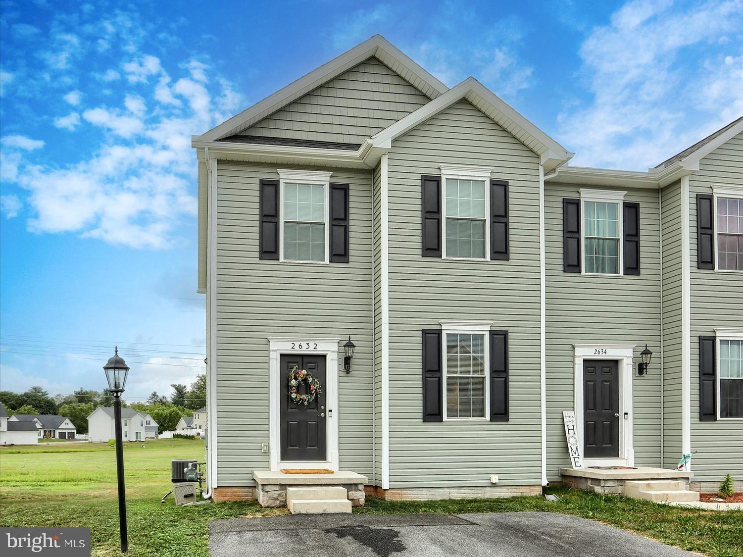 KINGS COURT AT BROWNSTONE - Residential