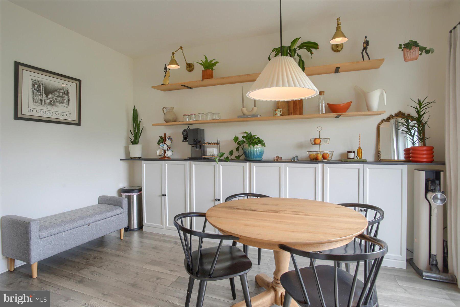 KINGS COURT AT BROWNSTONE - Residential