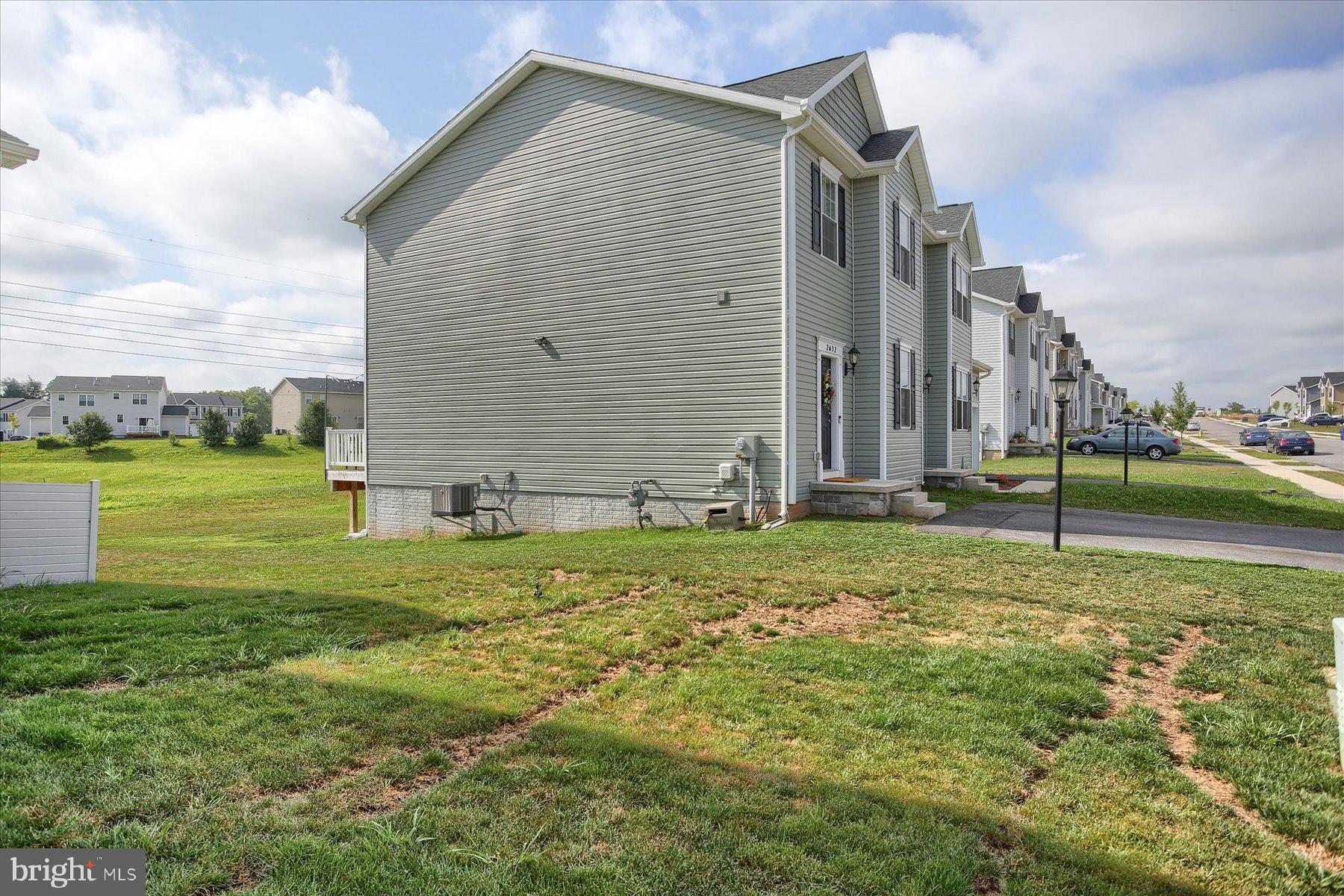 KINGS COURT AT BROWNSTONE - Residential