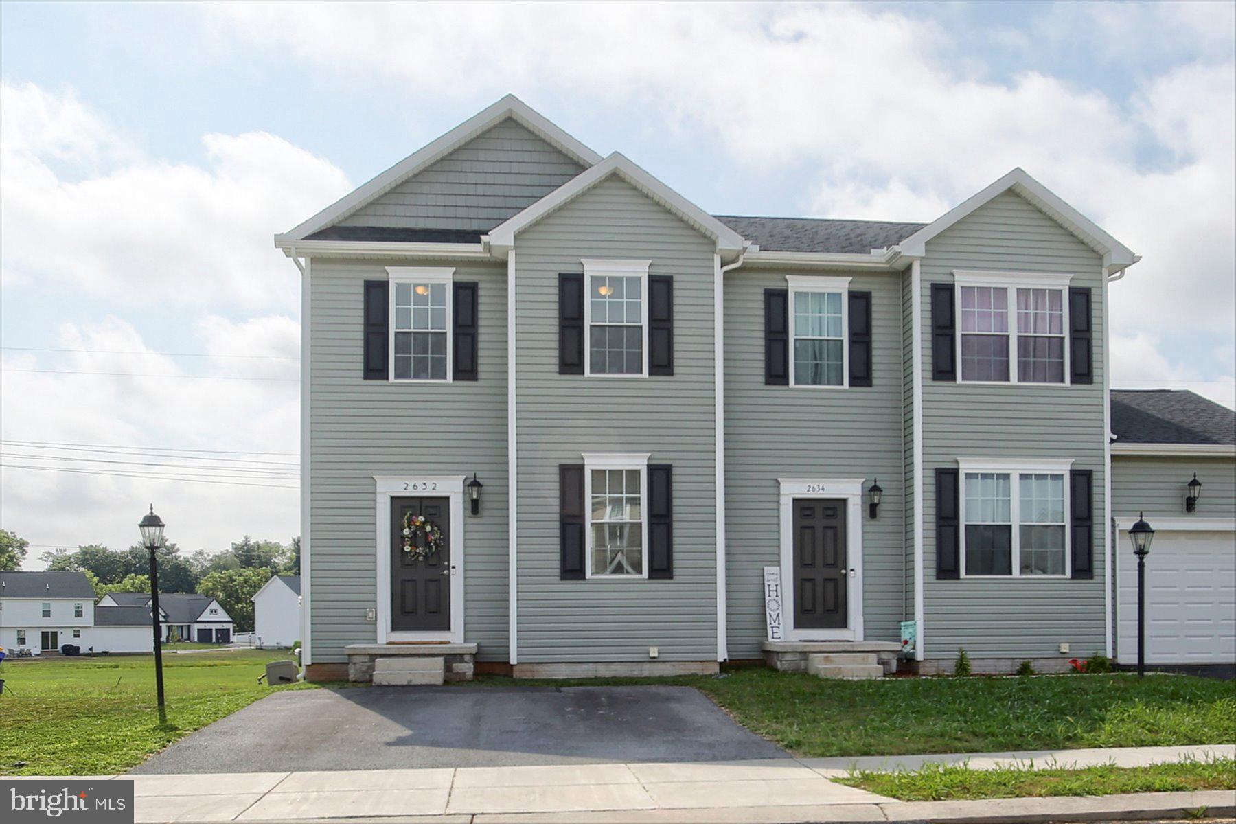 KINGS COURT AT BROWNSTONE - Residential