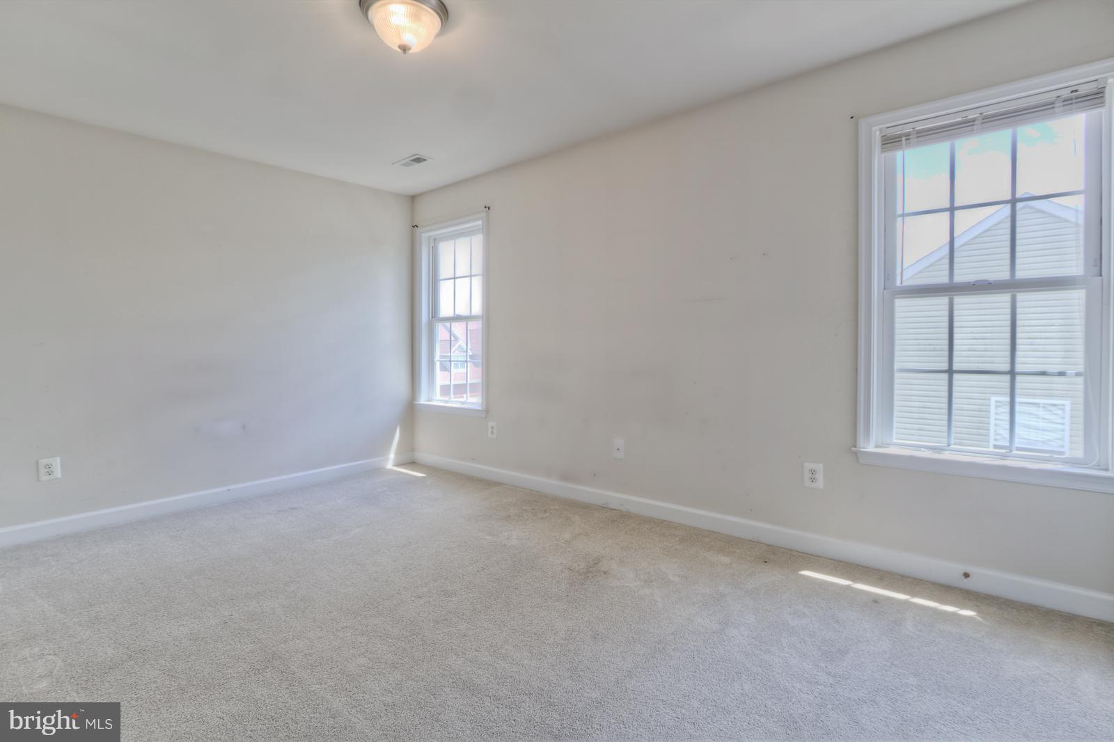 LEE'S CROSSING - Residential Lease