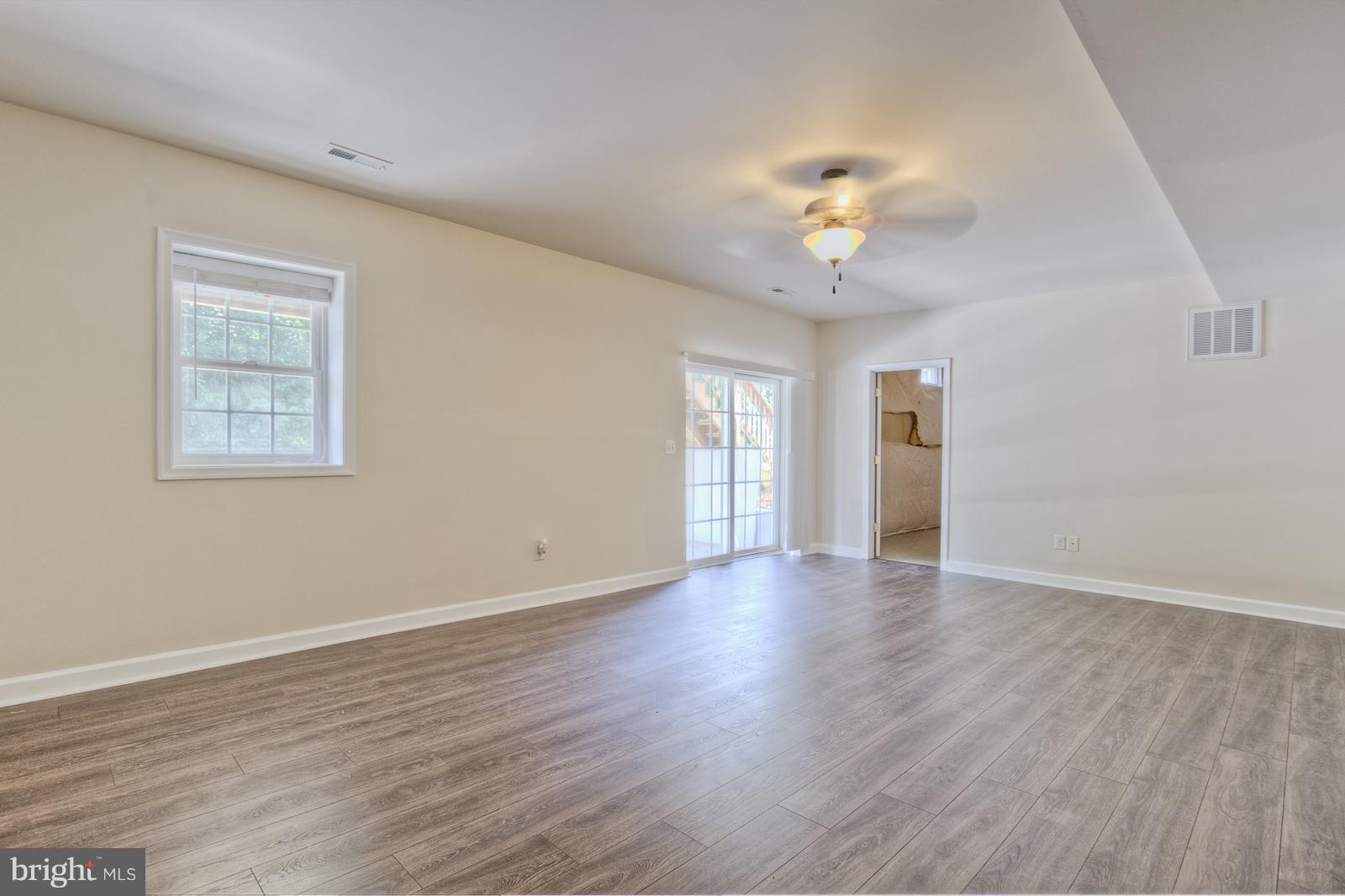 LEE'S CROSSING - Residential Lease