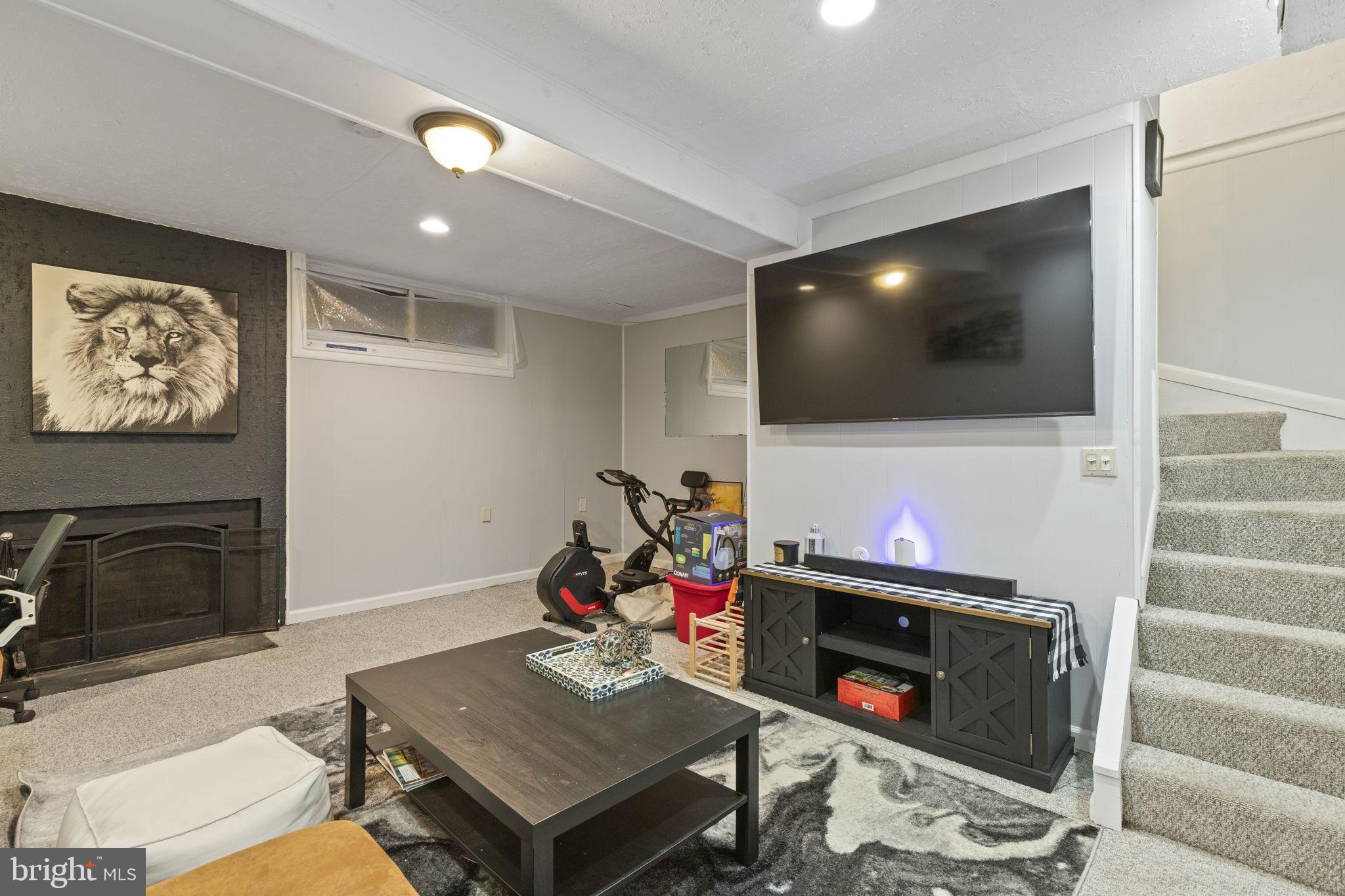 KINGS COURT - Residential