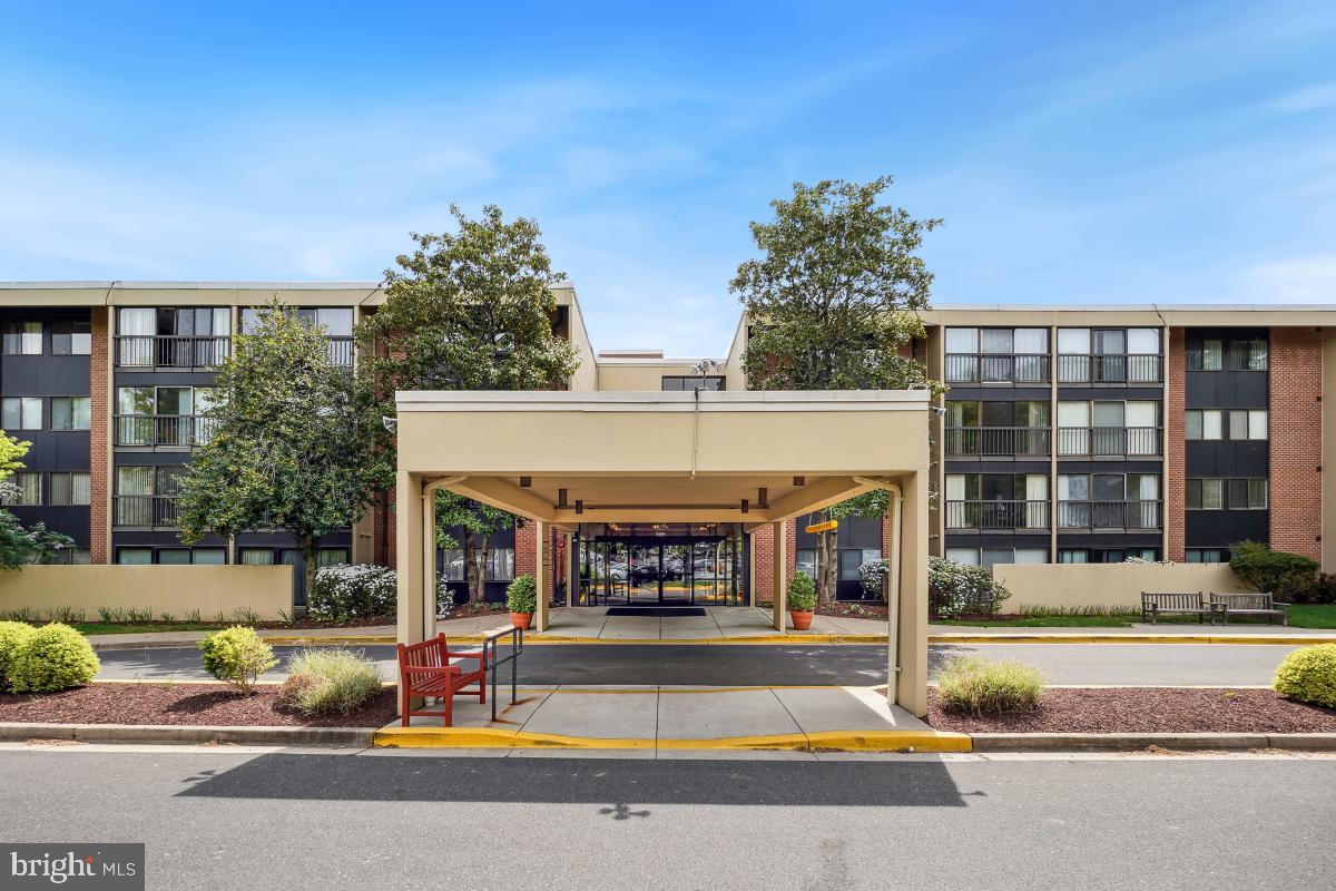 LEISURE WORLD - Residential