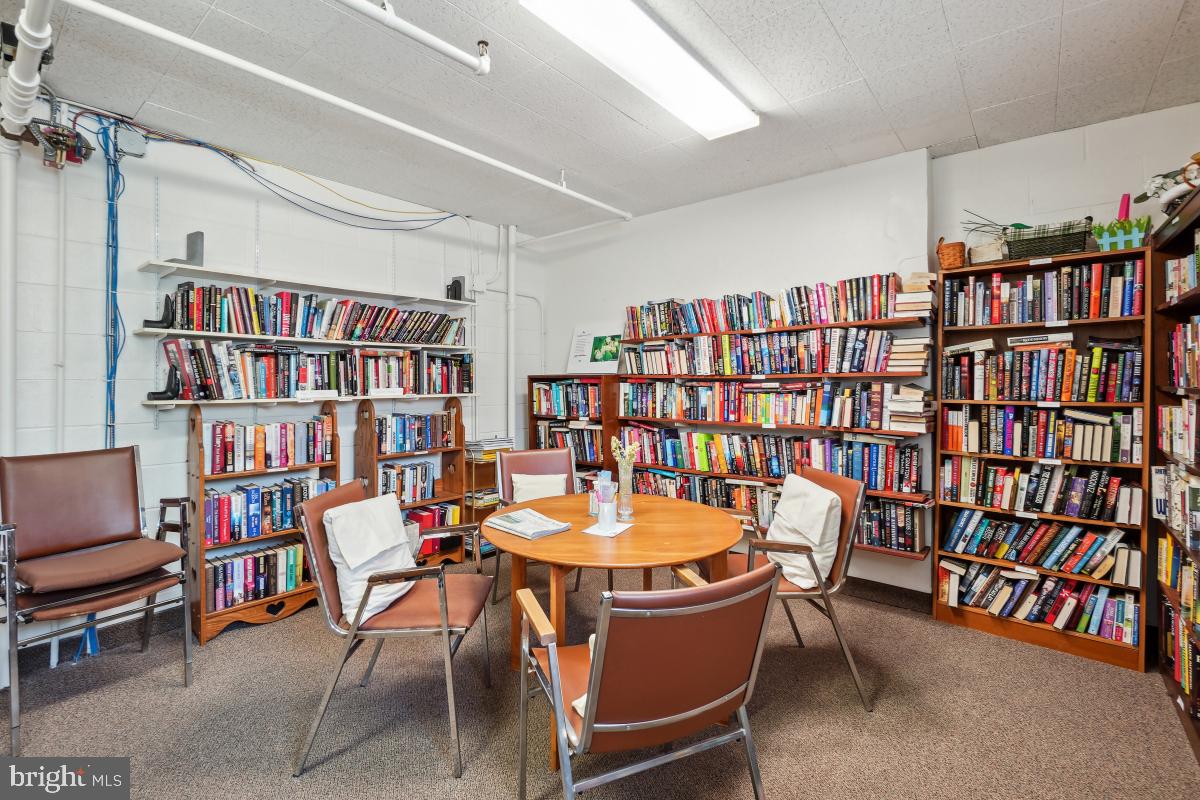 LEISURE WORLD - Residential