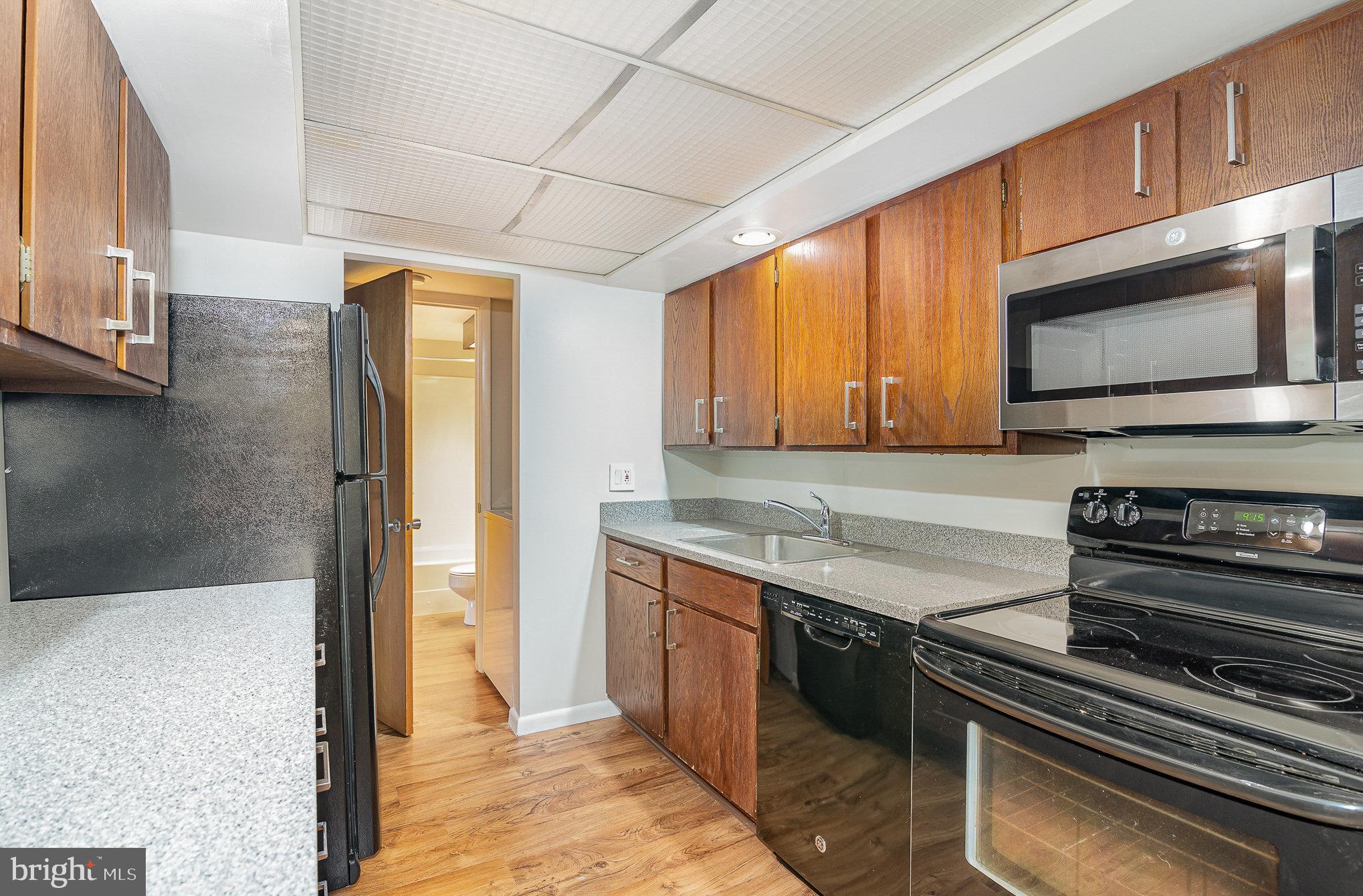 1073 LANCASTER BOULEVARD 14