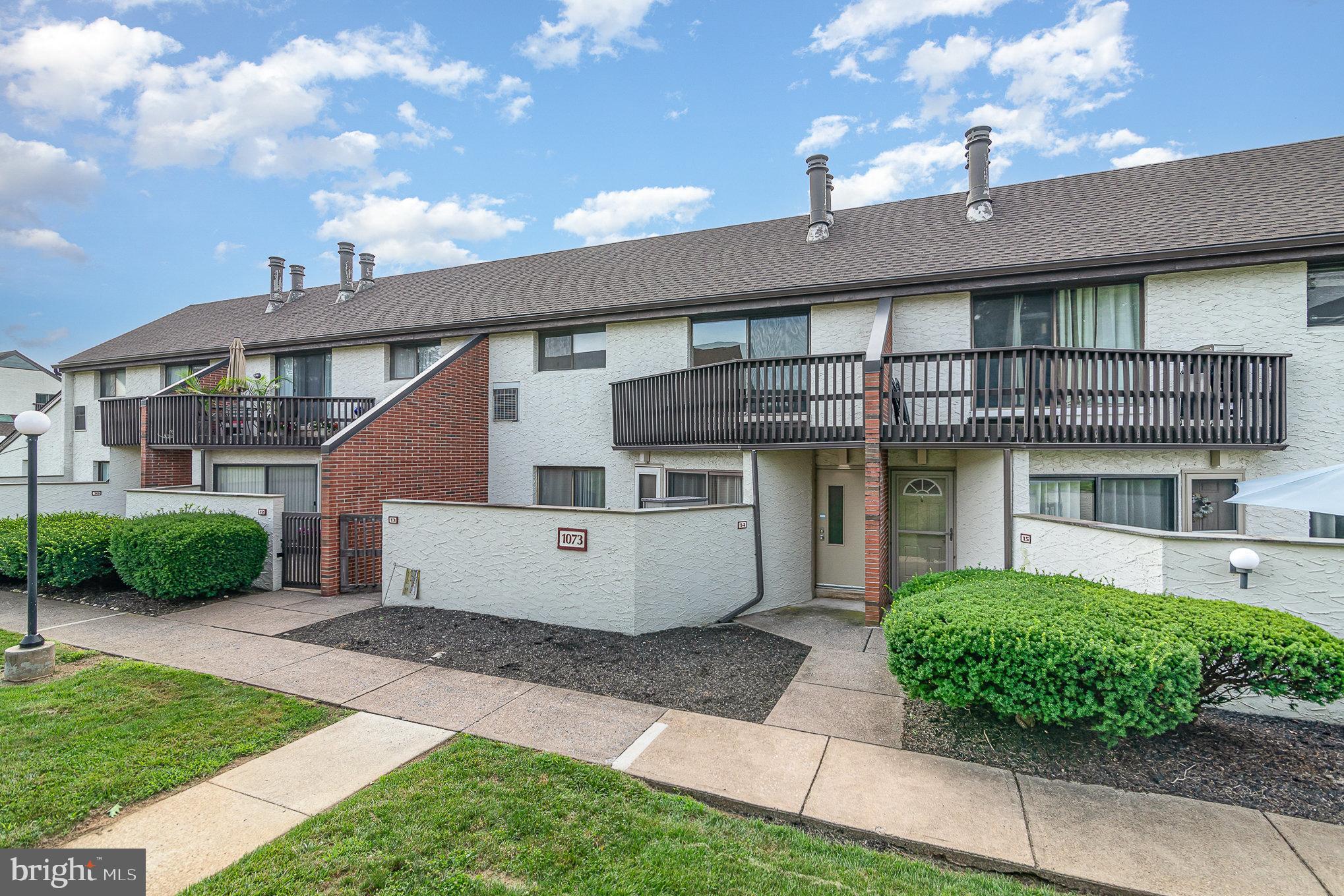 Welcome to this beautifully updated 2-bed, 2-bath condo-style home—a perfect blend of comfort, convenience, and modern charm.
Step inside to enjoy fresh paint, brand new carpet, and updated countertops that give the space a bright and refreshed feel. The main level offers a bedroom and full bath, plus an open-concept kitchen and living area that’s perfect for relaxing or entertaining. Upstairs, you’ll find a spacious second bedroom with its own full bath—ideal for privacy, guests, or a home office.
Located in a well-kept community with fantastic amenities like a pool and exterior maintenance included, this home is just minutes from parks, schools, restaurants, grocery stores, gas stations, and major highways.
Whether you're a first-time buyer, investor, or looking to simplify your lifestyle, this charming home checks all the boxes.
Easy living starts here—come see it for yourself! 🗝️🏡
