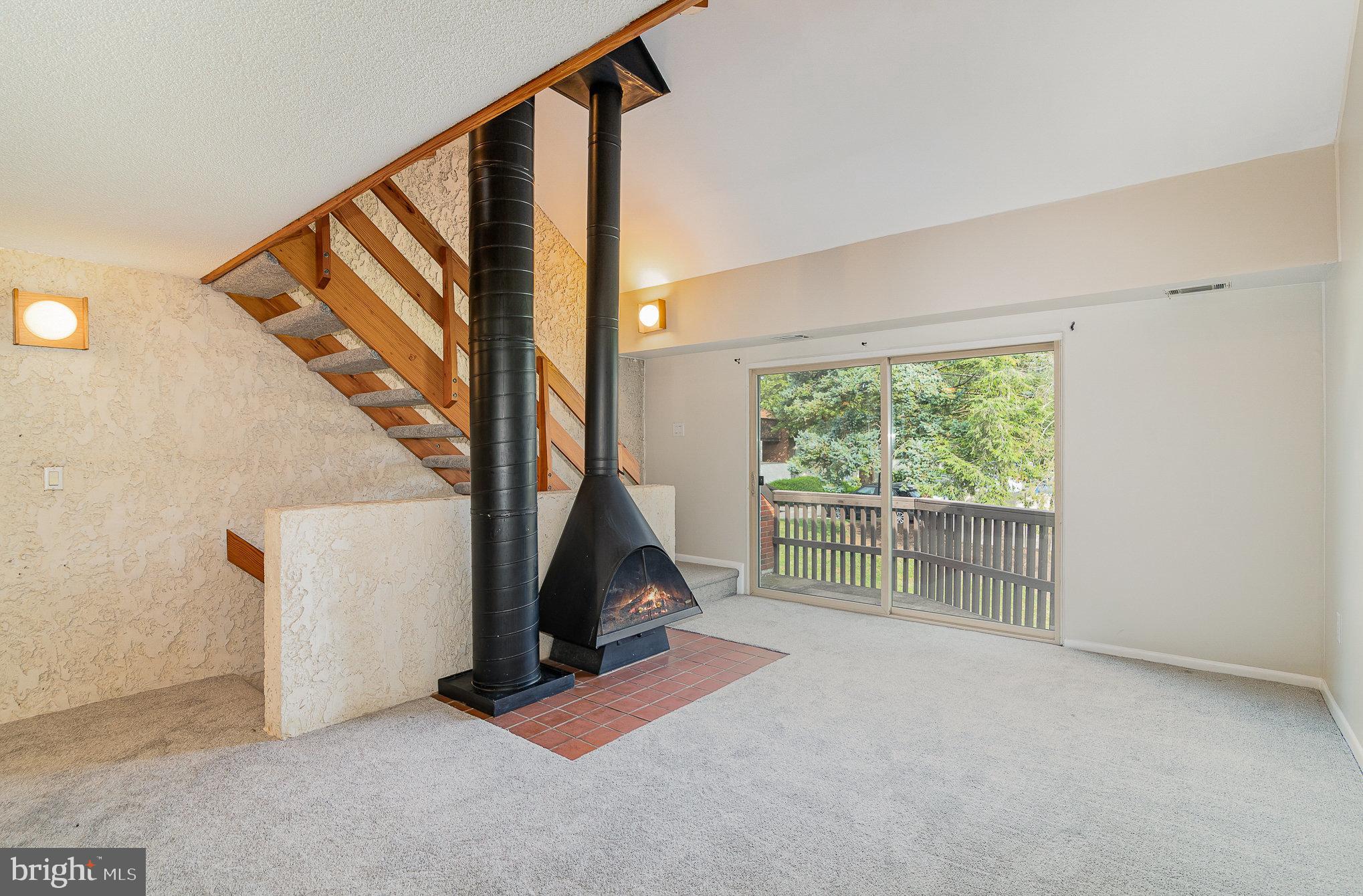 1073 LANCASTER BOULEVARD 14