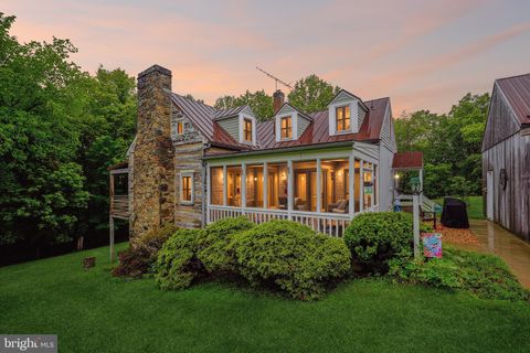 14732 ROSE HOLLOW LANE WATERFORD VA 20197